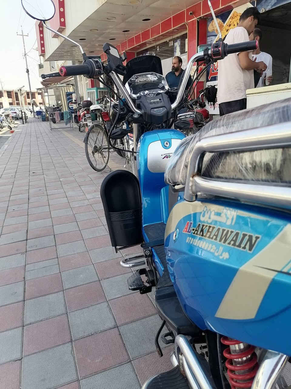 السلام عليكم 
للبيع هارلي الأخوين
موديل 24 
5 بطاريات يقرن 11
ماطور نظيف
كهربائيات كلها شغاله 
نشرات جانبيه 
أي نقص مابيه نضافه فول 
وين متريد افحص 
دبل اشاره/نضام ار رجوع للخلف 
4سرع+مثبت سرعه
دبل اشاره /يمين يسار 
سعر 450
للتواصل واتساب ***********
العنوان الكرمة
