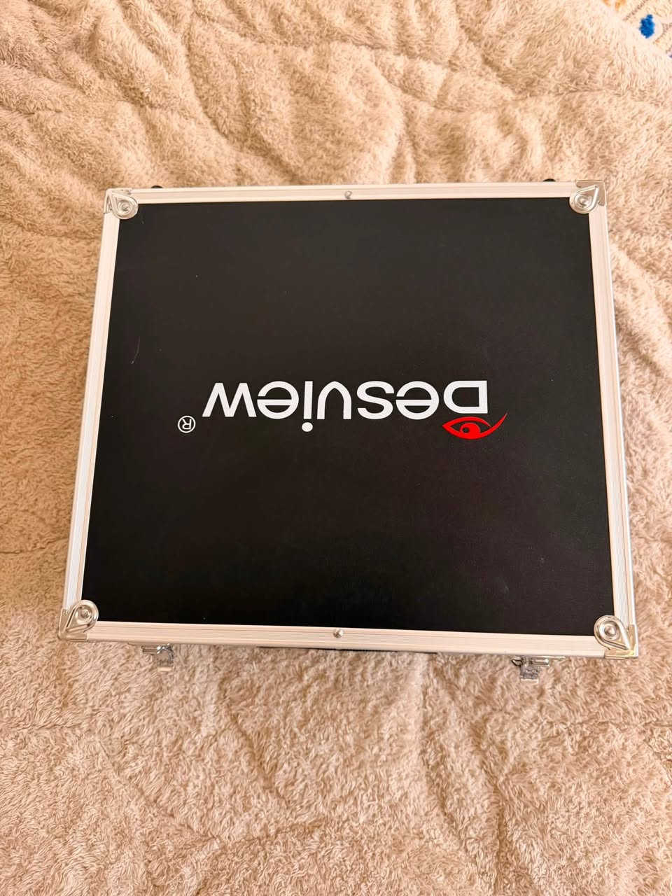 كاميرا كانون R8 فول فريم استخدام مره واحده فقط مع عده تصوير وصناعه محتوى كامله من اضائه واضائه جانبيه وداش فيو ورام الى اخره الكاميرا والعده كاملات بمليونين وبيهن مجال للشراي فقط اتصال 
***********
