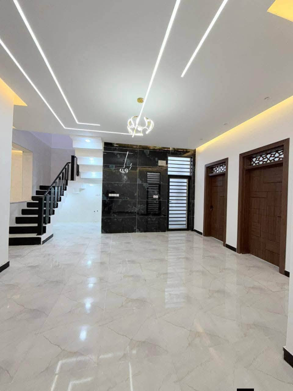 دار للبيع 🏡
 شغل نضام تركي كلش مرتب👌🏻بناء جناي 
150 متر   #سند_25 طابو زراعي اقرار محكمه 
بسعر 65مليون #قابل_للتفاوض

غرفه 2/صاله /مطبخ/صحيات 3/استقبال
كراج كبير/مكشوفه عدد 2
ماء/كهرباء/سوق/مدارس/تبليط #عرض_15

#ملاحضه_قرب_100م_للشارع_في_الخط_ألاول

الموقع 🏡 نجف/شارع الصب عمود 327
للتواصل
‏‪***********
