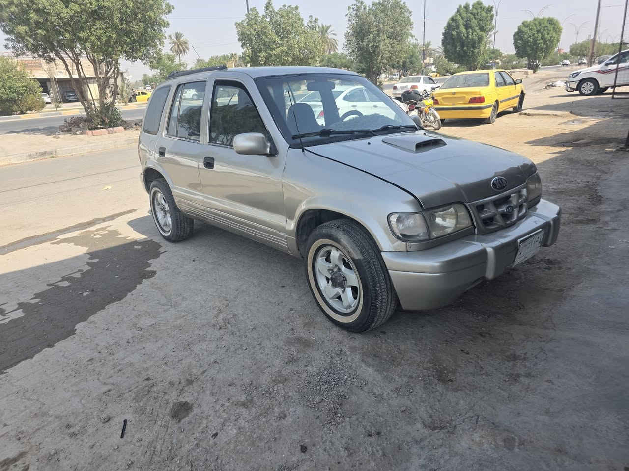 سلام عليكم .كيا سبورتج للبيع بأسمي  رقم بابل .موديل 2000.حجم المحرك 2000مسكر .كير اوتماتيك .مكفولات . مصبوعه عام للجماليه.  السياره تبريد شغال جيد جدا  ارعه جام كهرباء.ويل كب .العنوان الحله حي البكرلي السعر 42 بيه مجال بسيط ..للتواصل ***********....***********.واتساب ايضا .@
