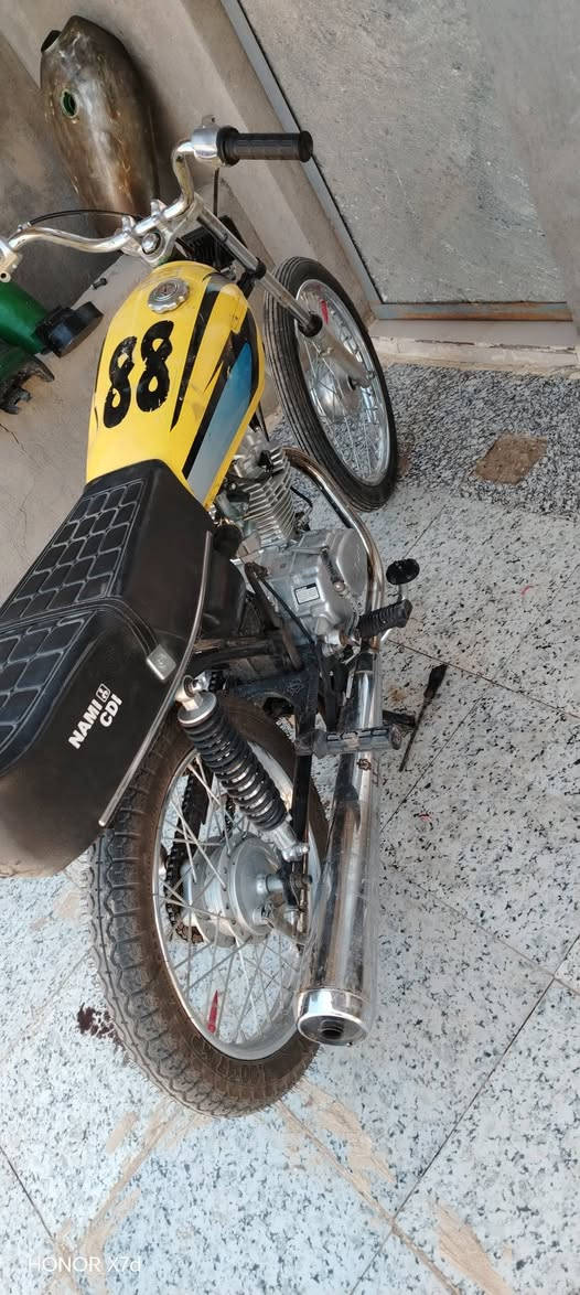 للبيع معه غراضه 550وبيه مجال دراجه نامه شاصي 26 تعميره 25 اوراق سكنر  ***********

نص مكتوب في الصور:
- HONOR X7d
- HONOR X7c