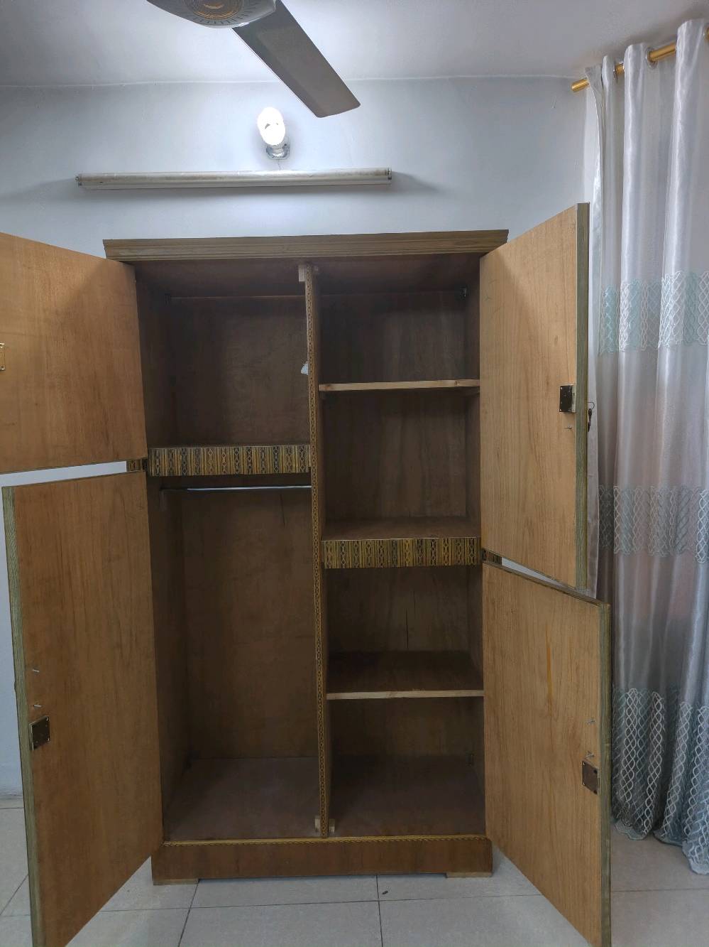 غرفة نوم عراقية مستعمله استعمال قليل للتواصل و الاستفسار على رقم الواتساب *********** الموقع - بغداد - الدوره