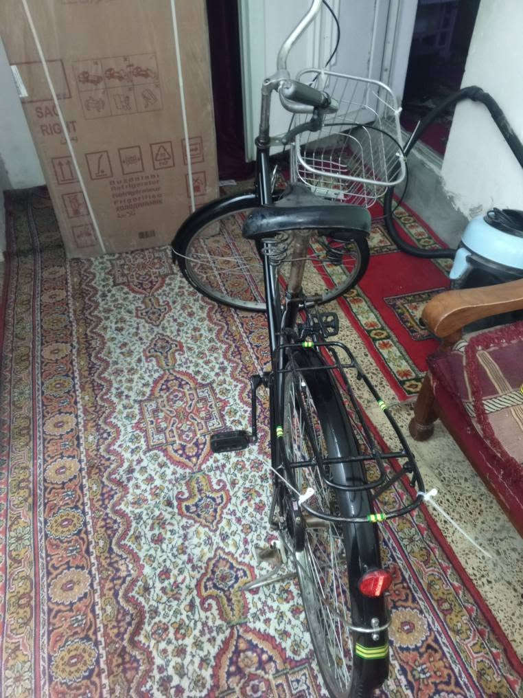 سلام عليكم بايسكل نظيف بحالة جيدة حجم 26 تايرات بريكات چوابة مابي شي كامل السعر 60 بي مجال للتواصل واتساب *********** بغداد, العراق

