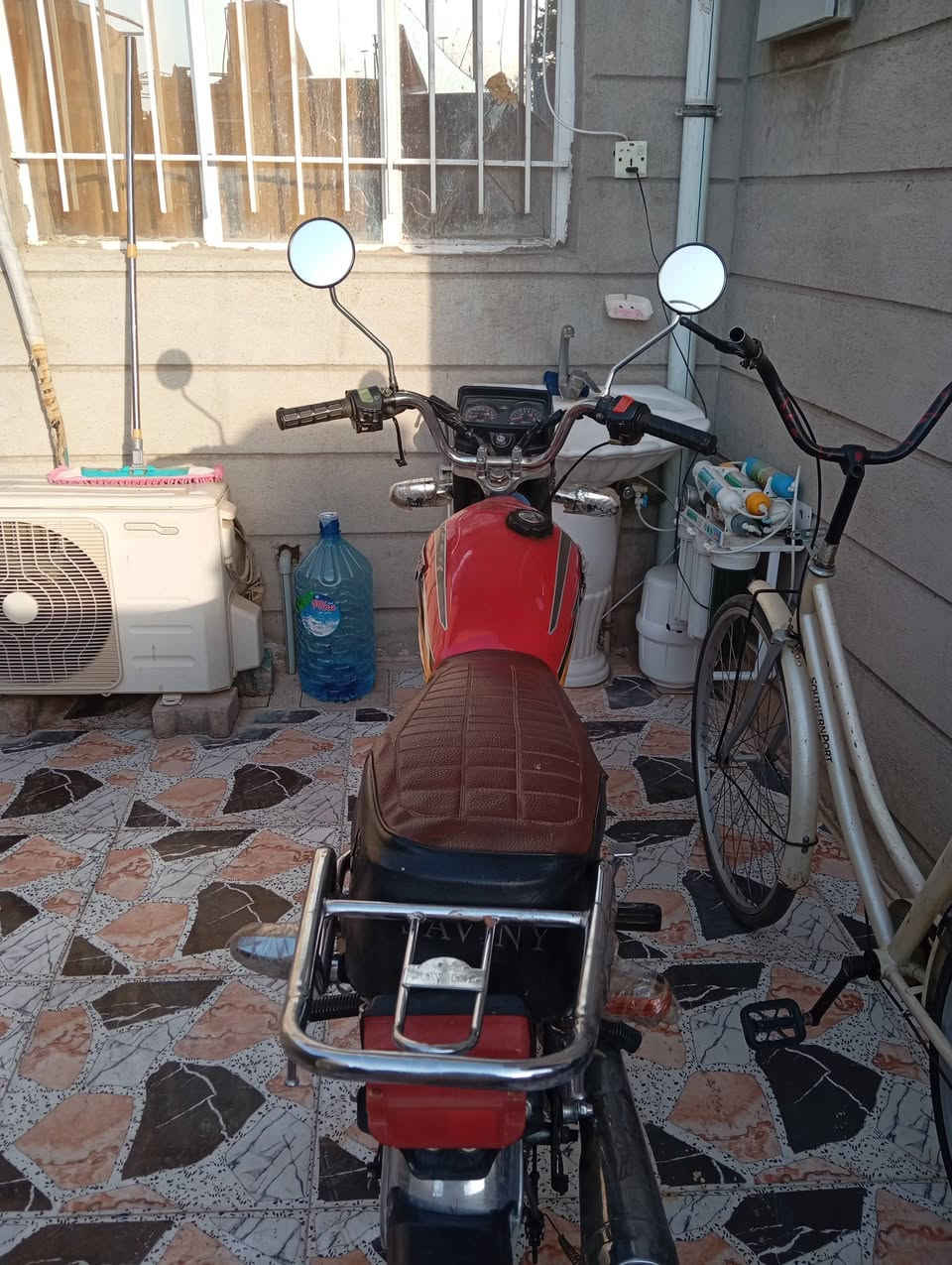 للبيع ماطور جني خمسة كير أحمر موديل 2020مكينه 200 نظيف لابخار والصرف كهربائيات شغاله سلف  ماطور نشط سعرها 350 مكاني كركوك حي الخضراء رقمي ***********
