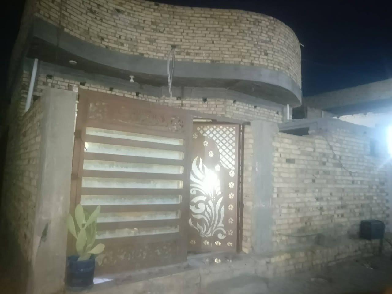 150 متر الواچه 7 ونص النزال 20 استقبال مطبخ حار وبارد وصالتين فوك وجوه وغرفه نوم وصحيات داخليه وخارجيه مناور مطلوب للاسكان تقريبا اقل ال 13تسديد الشهر 298 الاساس كونكريت والسقف كونكريت المنطقه مخدومه بلكامل ماء مجاري كهرباء مياه امطار ارصفه مقرنص تبليط مدراس كافة المراحل مركز صحي العنوان ديوانيه حي الزهراء البلوك الاول خلف المركز الصحي اي استفسار *********** 📍او زورو موقعنا مكتب عقارات الجوهره للتقصيد 📌 جمهوري قرب فلكه حمزه كسار 📍📌
