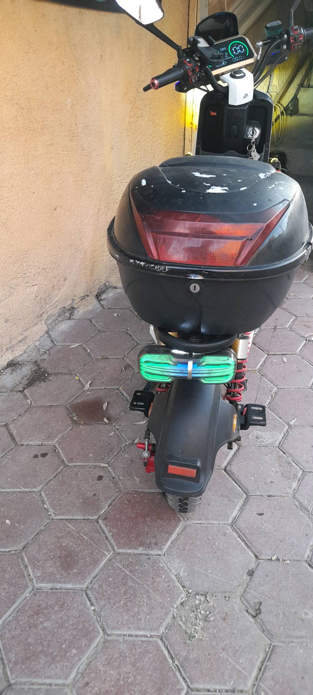 دراجه شحن نوع X99 تراجه حلوة او نظيفه مامتعوبه كلشي بيه شخال استوني مشتري بطاريات جدد ٤ بطاريات الخامس قديم بعدني مابدله رايده٤٠٠ الف العنوان البصرة التصال*********** واساب