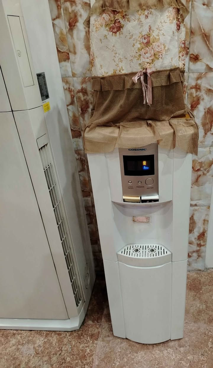 براد ماء ماركة جوسونيك اصلي باب اول جدا نظيف استعمال قليل سعر 90 بي مجال بغداد الحبيبية *********** يوجد واتساب وبالخدمة بغداد, العراق
