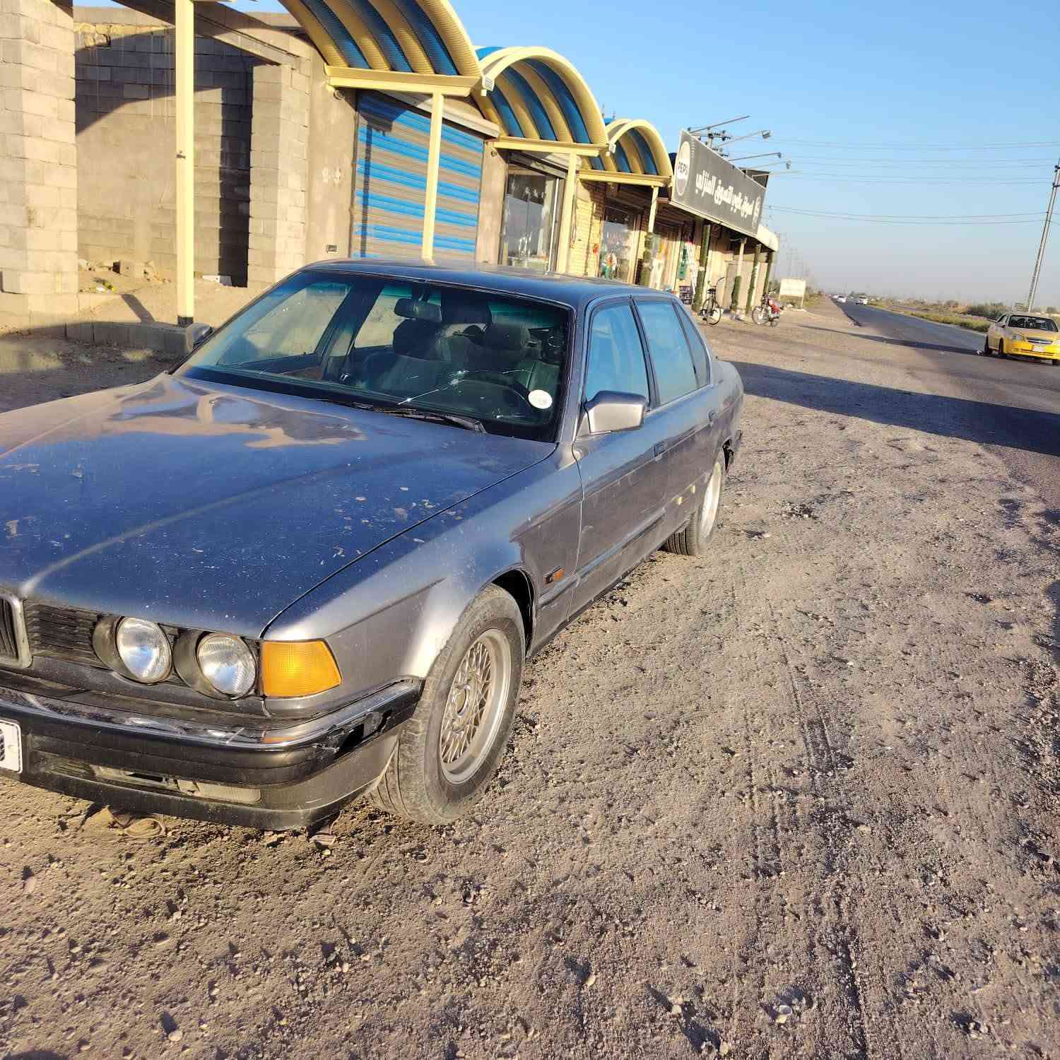 سلام عليكم سياره للبيع بي ام دبليو موديل 93 مكينه كير جدد حداديه اماميه خلفيه جدد سياره جاهزه عله اخر حبايه سياره رقمه بقداد نكليزي السياره بسمي مداوره ثاني يوم علمن بس تبريد مفصول(***********)

