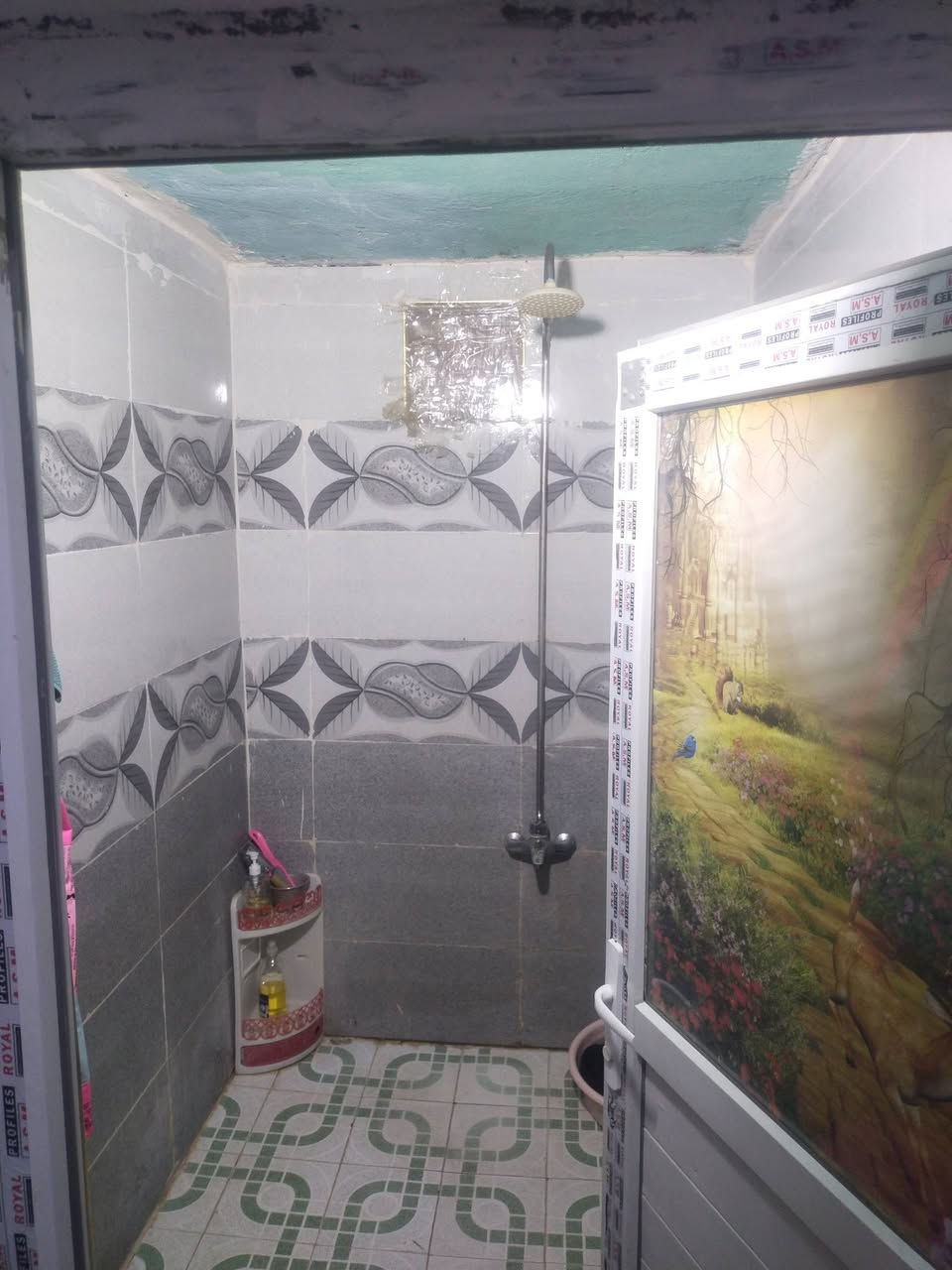 بيت 160 متر قاط واحد  للبيع يتكون من 
استقبال ومطبخ وصاله وغرفه واحده 
وصحيات داخلية وخارجيه وبي كراج كلش جبير 

المنطقه حي الشهداء شارع مكتب الغاز  قرب المدرسة الصينيه 

***********
