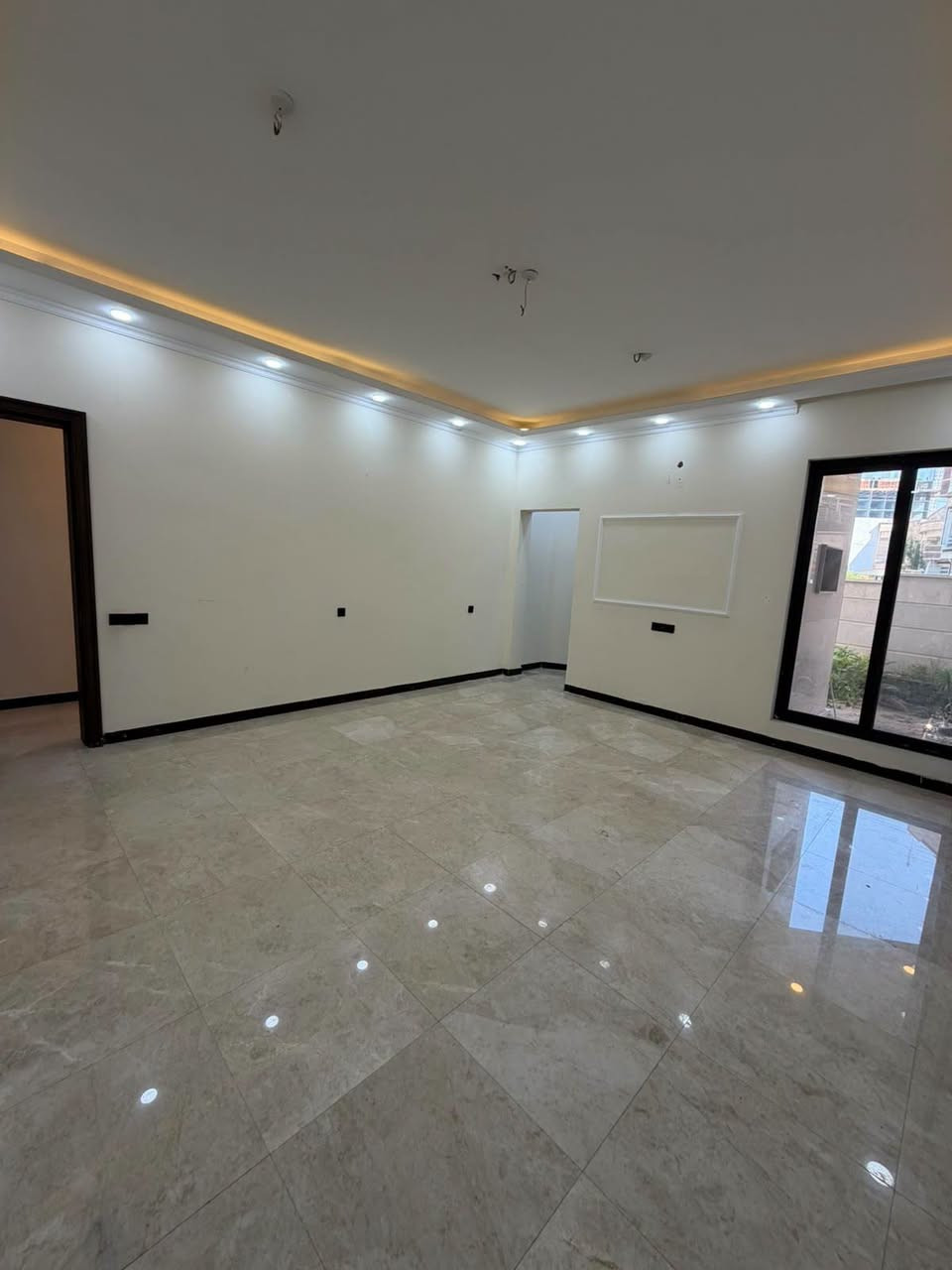 اليرموك • ٤ غرف • سكني/تجاري