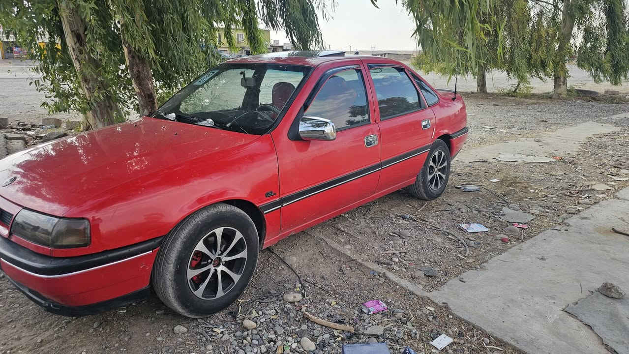 حجم 20 محرك جديد كير اوتوماتيك جديد بيها صبغ جاملغ خلفي فقط رقم نينوى سنويه عضم موديل ١٩٩٠سعرها ٤٠ وبيها مجال شي قليل ***********
