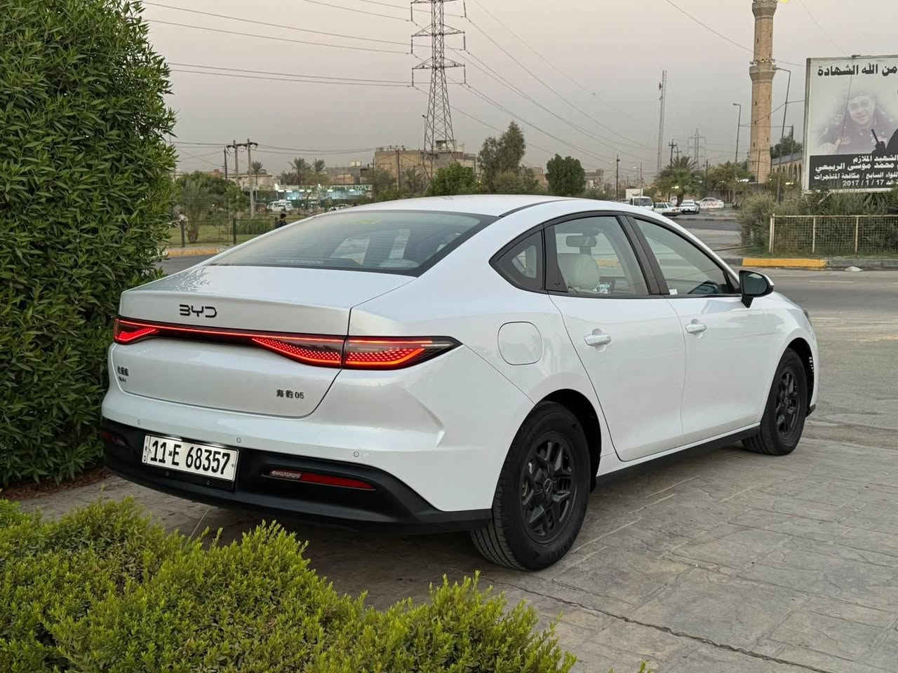 سلام عليكم ورحمه الله وبركاته مرخصت الادمن المحترم BYD2025سيل فايف سياره جديده ماشيه 8000 سعر 19500وبيه مجال مكان السياره بغداد البياع ***********
