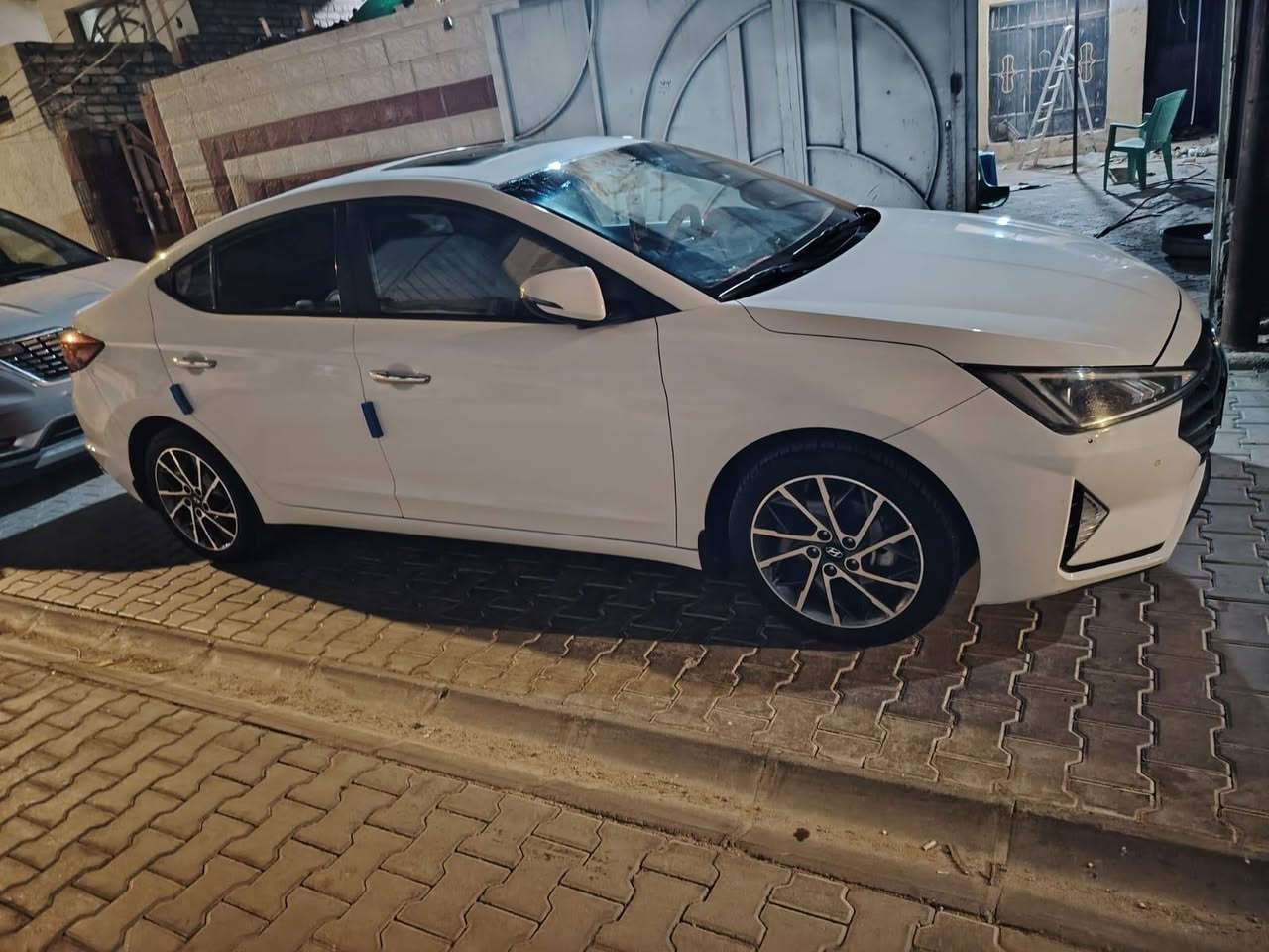 سلام عليكم النترا خليجي موديل 2020بسمي السياره كفاله عامه ماعدى شخط مال دراجه عله كد شبر يم قبق البانزين موضح بالصوره السياره رقم  بغداد انكليزي ماشيه 52 الف حقيقي فول مواصفات عده البصمه مكينه كير حداديه تخم تاير كله جديد السياره جاهزه عله اخر حبايه سعر البيع 165 وبيه مجال بسيط للاستفسار ***********
