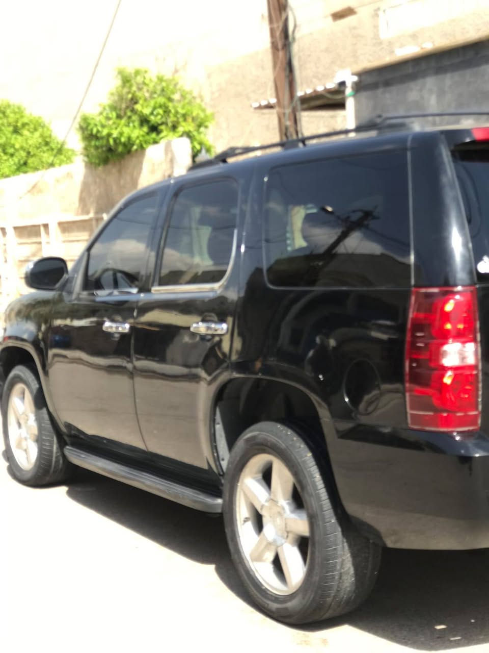 سلام عليكم
تاهو ٢٠٠٩ فول مواصفات LTZ 
داخل رصاصي 
سياره جديده مابيه اي نقص  
تخم تاير 
كفاله عامه من الكص والعشائر ولانتربول مصبوغ عام بمريكا بدون حادث  السعر ٥٥ ورقه 
المكان بغداد بلديات*********** بس واساب وبل توفيق لجميع
