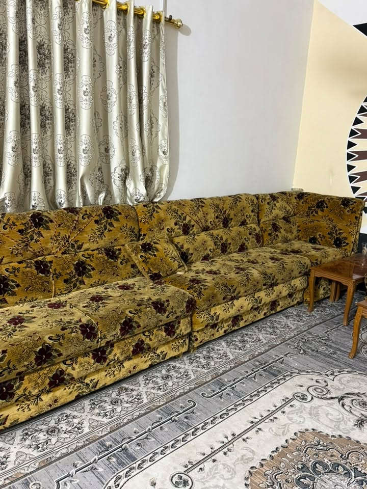 ديوان/تخم • ١٣م • نضيف جداً