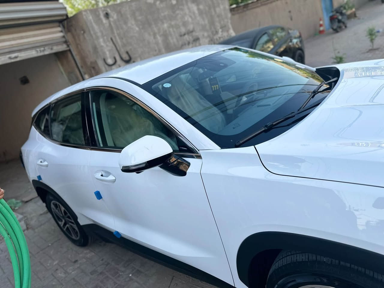 سوئست S06 2026
العداد: 5000 الف 
المحرك: 4 أسطوانات 1.5L تيربو 156 حصان
المواصفات:
كومفورت
مكفوله كفاله عامه بحاله زيرو
 إطارات قياس 18 إنج
 شاشة عرض ترفيهية قياس 12.85 إنج
 شاشة عدادات رقمية قياس 8 إنج
 مقصورة الركاب من الجلد الفاخر
*نظام الفرامل اليدوية الاوتوماتيكى 
 نظام التحكم بنزول المنحدرات
 نظام ابل كار بلاي واندرويد أوتو لاسلكي
 نظام صوتي متطور 4 سماعات
 مصابيح أمامية أوتوماتيكية LED مع لد نهاري
 دخول ذكي (بصمة) تشغيل عن بعد 
 خاصية إغلاق الشبابيك عن بعد
 ماسحات الزجاج الامامي مع حساس للمطر
 مسند الذراع الوسطي مع ثلاجة
 وضعيات قيادة متعددة
السعر 24.250 مليون وبيها مجال بسيط
بغداد الكريعات ***********
