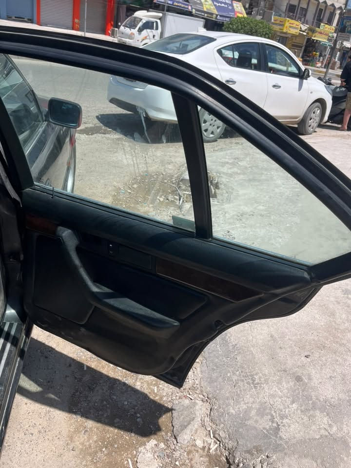 سلام عليكم bmw٥٢٥ مسكر كير عادي
رقم بغداد بسمي مكانها بغداد الحريه 
سعر 42 وبيها مجال حك الجيه واتساب ***********
