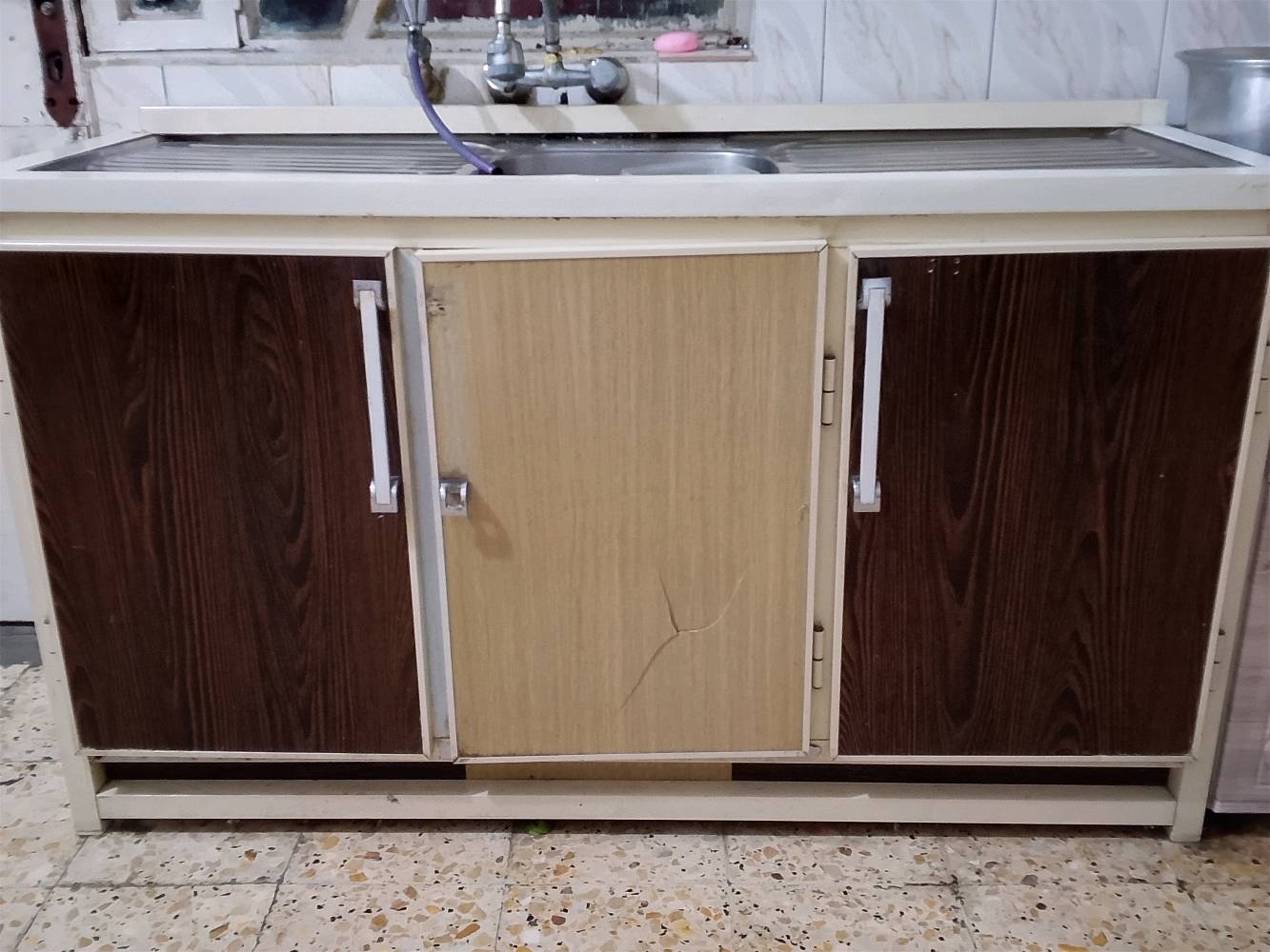 اغراض للبيع وكو ش
جراب امهات النفر وعدد ثلاثه ودواشك هم للبيع
