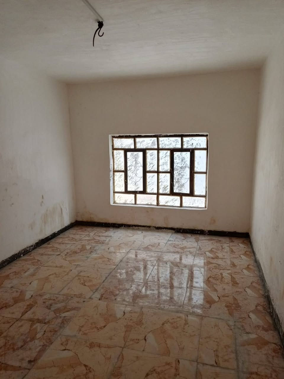 🏡 للبيع بيت سكني بمساحة 200م² 🏡

بيت مرتب ومناسب للسكن، يتكون من:
🛏️ غرفتين نوم
🍳 مطبخ
🛋️ استقبال
🛋️ صالة
🚿 خدمات

📐 المساحة: 200 متر
✨ موقع مناسب حي الشهداء  مقابيل ساحه قرب بوابه الغراف فرع حسينيه اهل البيت 
💰 السعر: تواصل عل هذا الرقم
📞 للاستفسار والتواصل:***********

