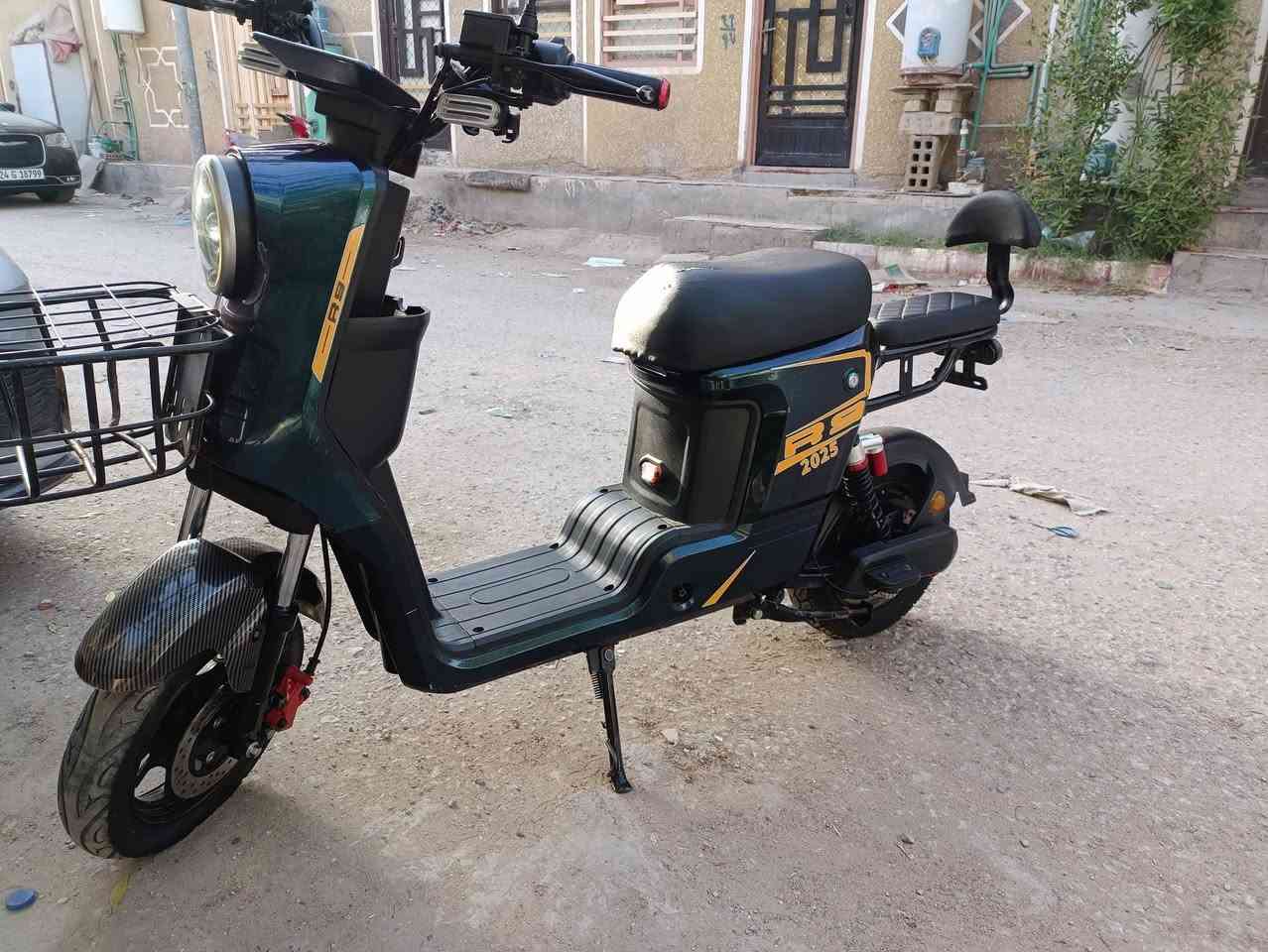 سلام عليكم R9 موديل 25
فول مواصفات تشغيل كارت وسويج منفذ شحن للهاتف دبل اشاره رجوع للخلف R نشرات لايت امامي عالي ناصي  4 سرع  مثبت سرعه غراضها كامله شاحنه اصليه وصل معرض 

الضرر/5 بطاريات وبطاريه سادسه سليمه

السعر 400 بيها مجال (اذا مو شراي لا تخابر ولا تراسل)

كربلاء الجاير ***********
