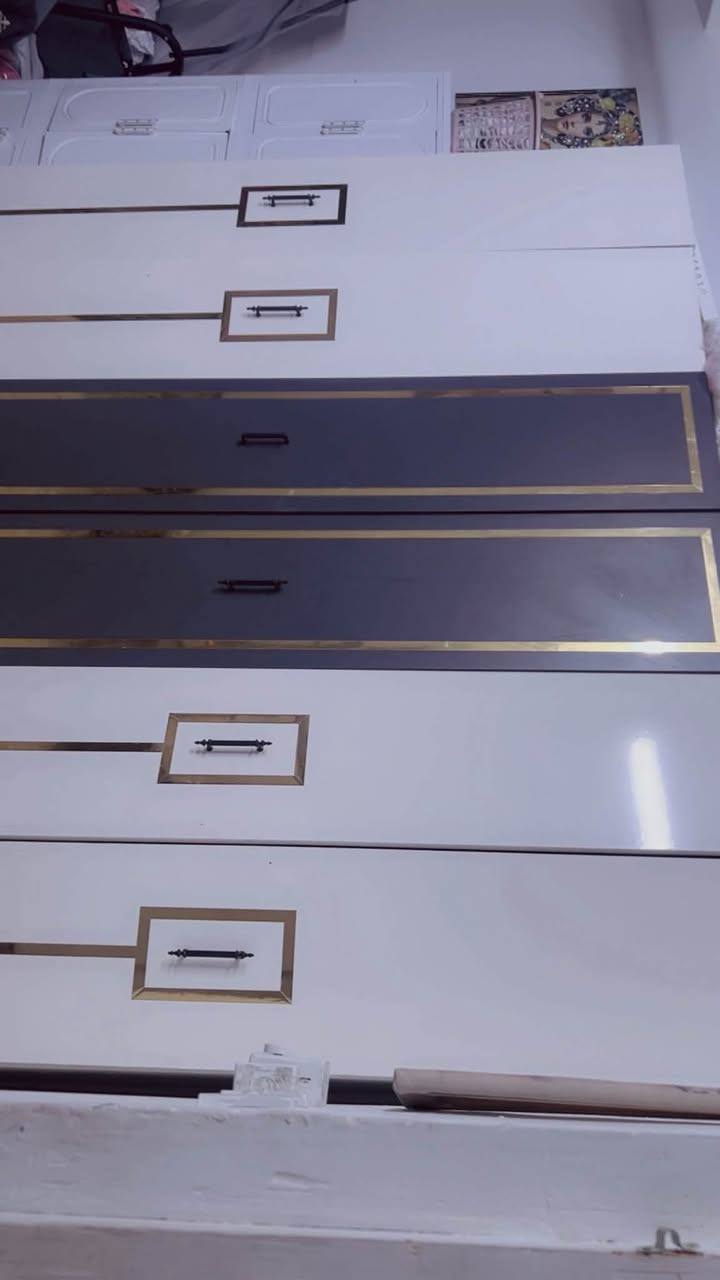 غرفه نوم تركي للبيع وكنتور بابين مع سرير نفر للبيع العنوان بغداد منطقة الشالجيه ***********سعر الغرفه ٣٥٠ الكنتور ١٠٠ السرير ٥٠ قفل
