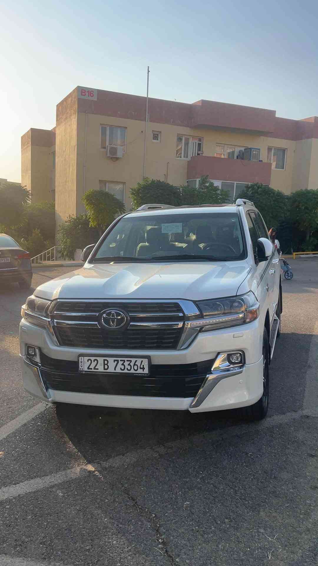 لاندكروز • ٢٠٢١ • ٦ سلندر