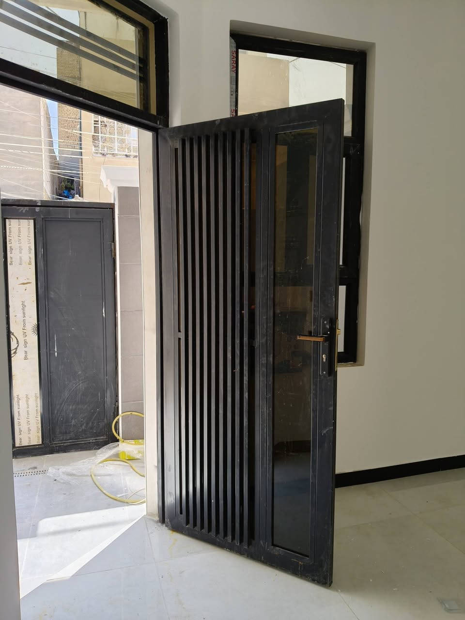 بيت للبيع مساحة 120متر طابقين حديث حاليا فارغ البيت يحتوي على 4غرف نوم قرب جسر براهيم الخليل السعر 275 مليون مع المجال مكتب التساهل العقار ***********
