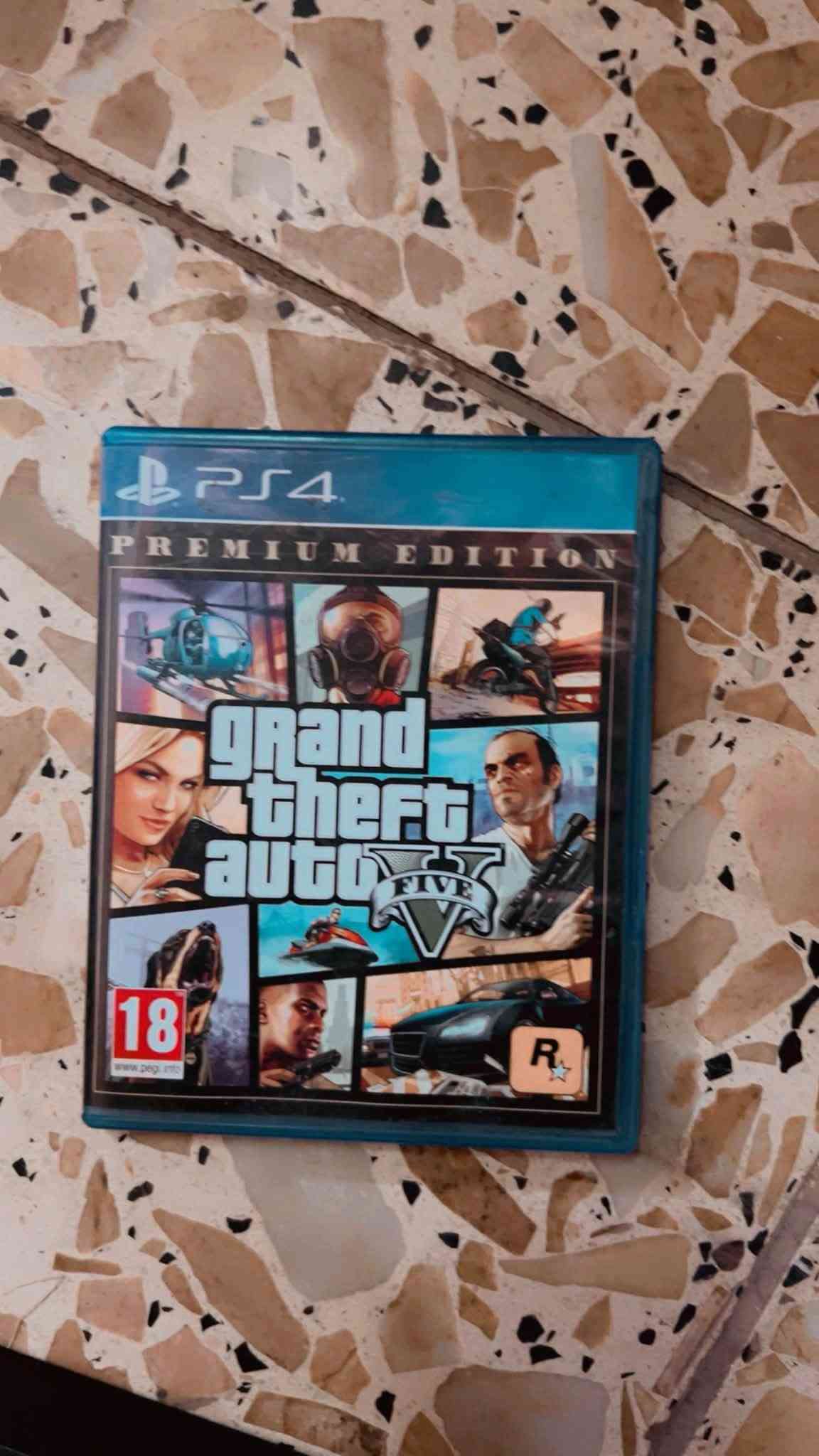 Play 4 (ps4) للبيع وياه دركسون  للاستفسار : *********** / ***********
