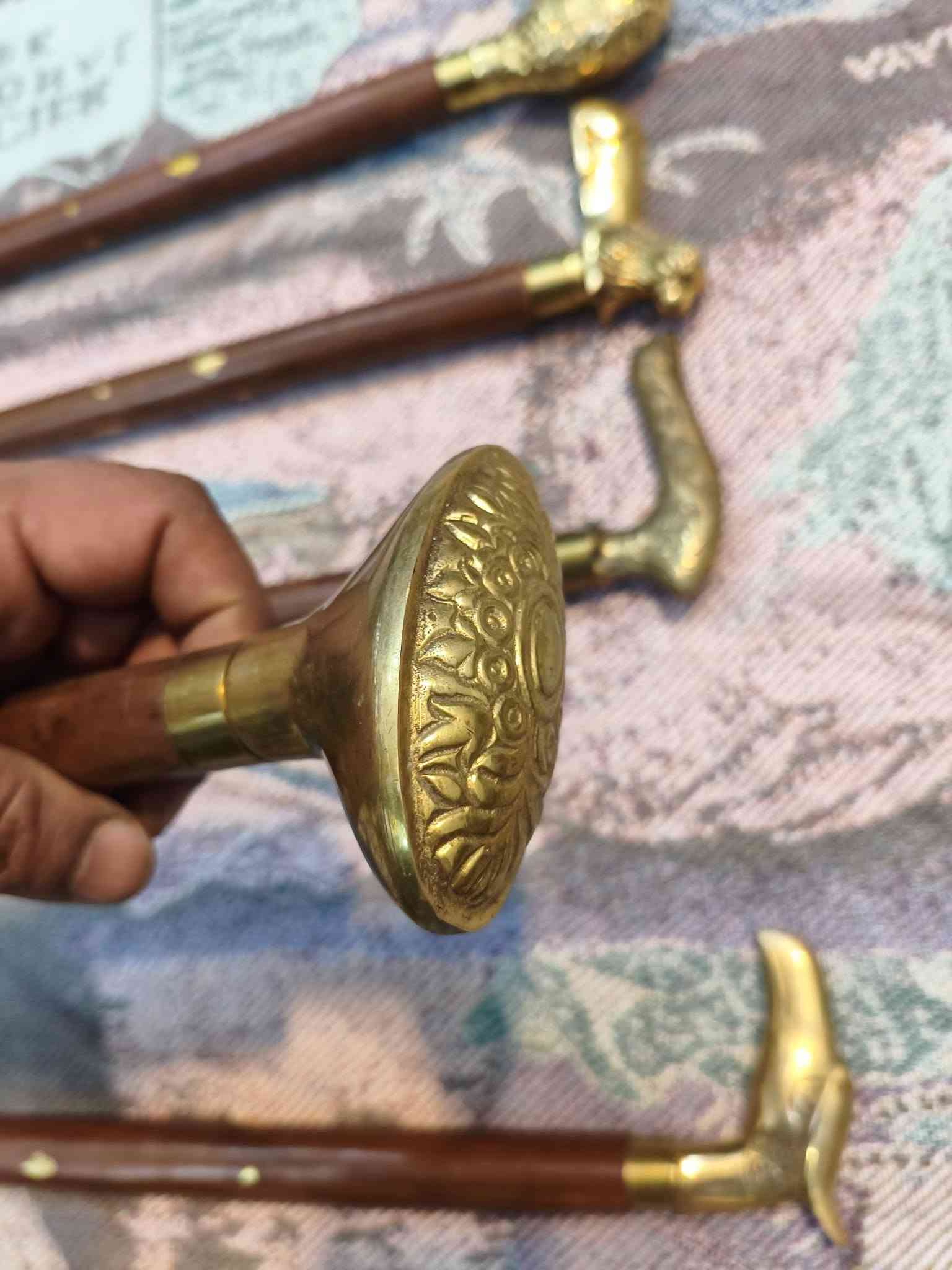 عواجي خشب اليده نحاس وتطعيم بل نحاس مكاني بغداد *********** يوجد توصيل
