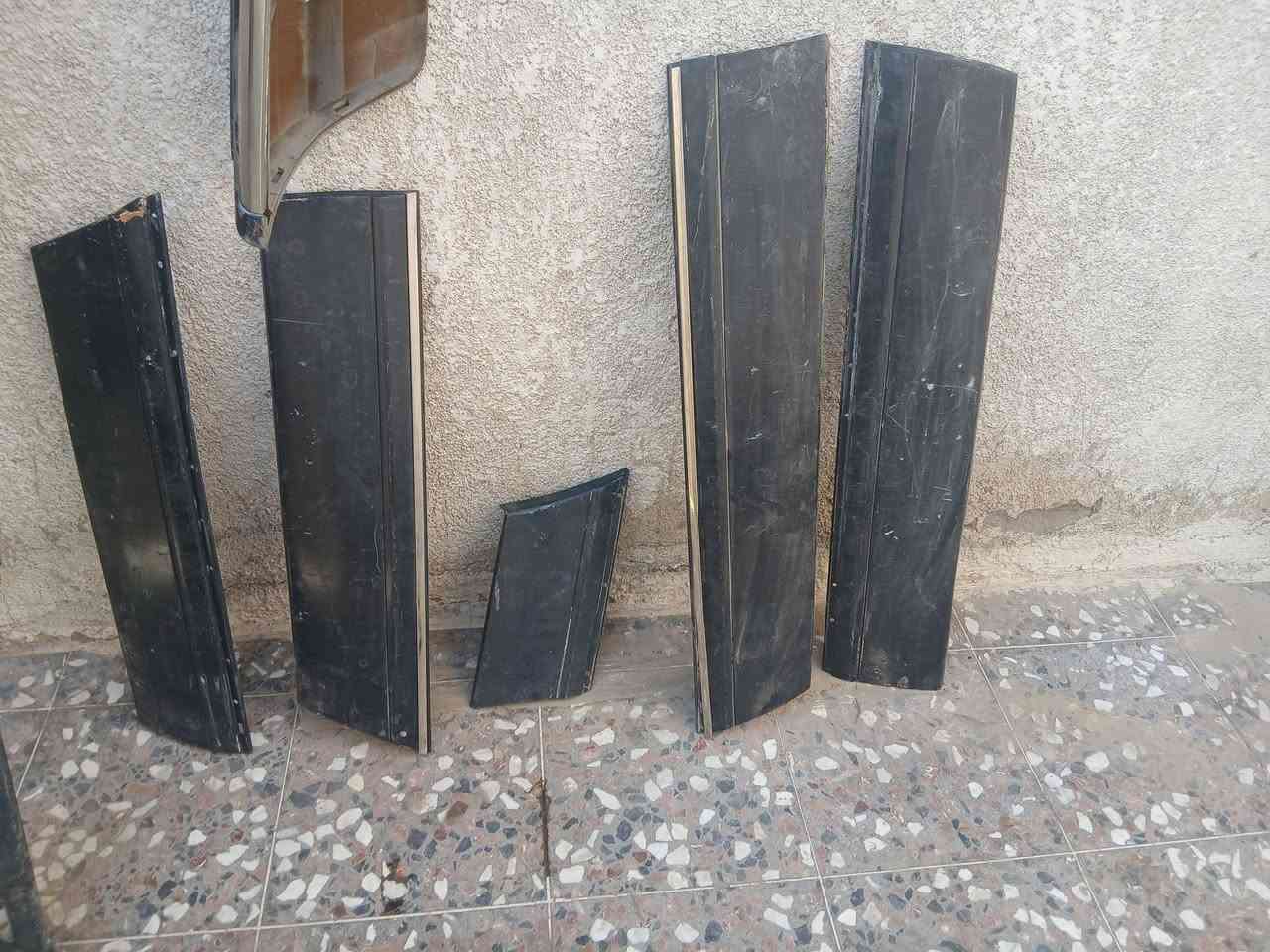 دعايه خلفيه مارسدس جامبوا وارد نظيفه جدا والدعاميه الثانيه هم خلفيه تعبانه مال تفصيخ نقص بيه النيكل الطويله وبراكيت كاش نضيف وليه كسر مثل ما وضح بالصوره وعندي ترايش بيبان الخلفيه باب طويله والاماميه باب قصيره للبع الي يحتاج يختبرني واني بالخدمه م *********** بغداد
