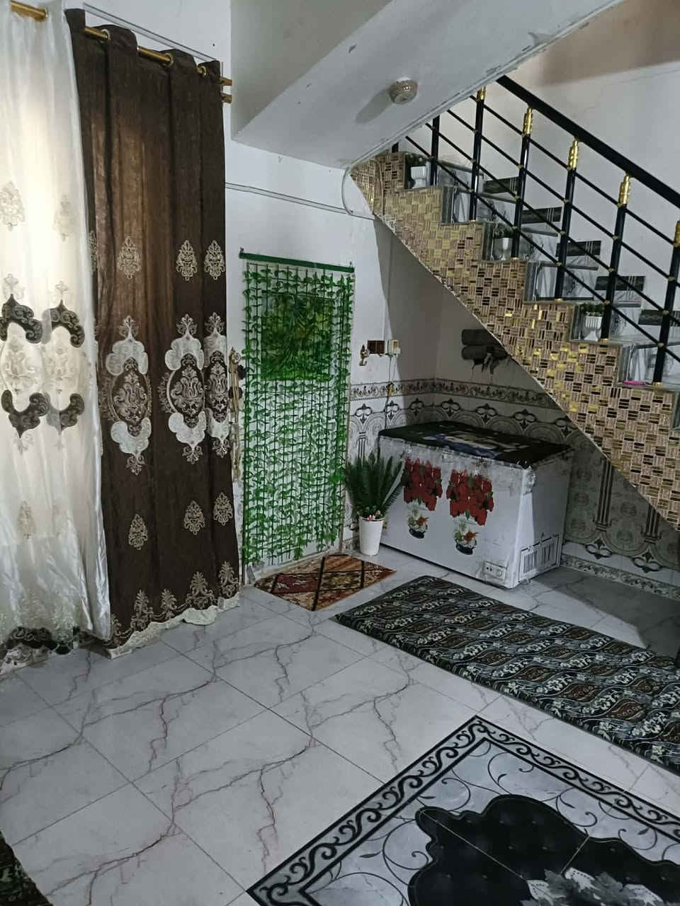 طابوصرف المساحة100م الواجه10م مطلوب29باليد65عكاده نظيف مرتب جدا تبليط مقرنص انارة
غرفة صالة استقبال مطبخ صحيات منور طارمة سطح 
الديوانية حي الزهراء قرب المدارس ***********
السعرباليد65
