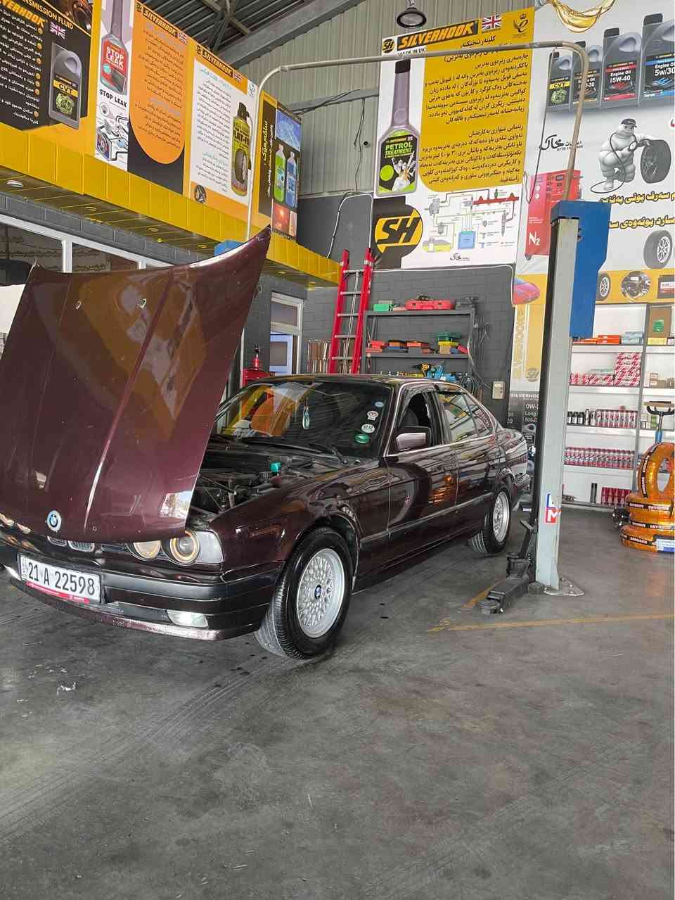 Bmw 
1991
520
***********
گێرعادی 
تەبرید 🥶
لایت ئەلقە و زینۆن 
جام كارەبا 
چوار تایەو ویلی لۆكی بۆ بەسراوە 
بەشەرتی گێرو مەكینە ئەكسل تەقەورەقە 
هەموو گیانی ئیش ئەكا بەشەرت 
كامل بۆیاخە لەسەر ساغی سەقفی بۆیاخی نیە 
كەمل سێرفس كراوە 
یەك دینار مەسروفی نیە هەموو گیانی بەشەرت 
بەشەرتی تەحول و خرامە 
رەقەمو سەنەوی تا ٢٠٣٠ تازەیە 
لەسلێمانیم السليمانية, العراق
