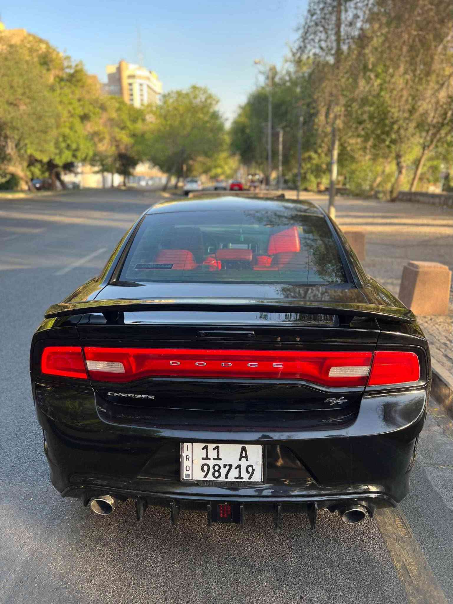 اقرا التفاصيل وخابرني ع شوفه 
جارجر 2012 خليجي 
رقم بغداد باسمي 
مكينه 8 سلند 5700
مواصفات 
فتحه بصمه شاشة اكبر حجم كشن كهرباء وتتفئه
دبل جام وعازل حراري تشغيل عن بعد هيترات مري 
سستم صوت الباين كامرا خلفيه وكل الي كدامكم 
السياره تو ويل داخل احمر 
ملاحظة السياره خليجي مو امريكي بدون حادث 
طخه بالجاملغ بسيطه ومبدل فقط لا داخل ولا ايرباك
مكينه كير تبريد حداديه اكسل نضافه 100‎%‎
هزه وتجديد سنويه وارقام جدد 
مكاني بغداد 
سعرهه 144
رقمي *********** بغداد, العراق
