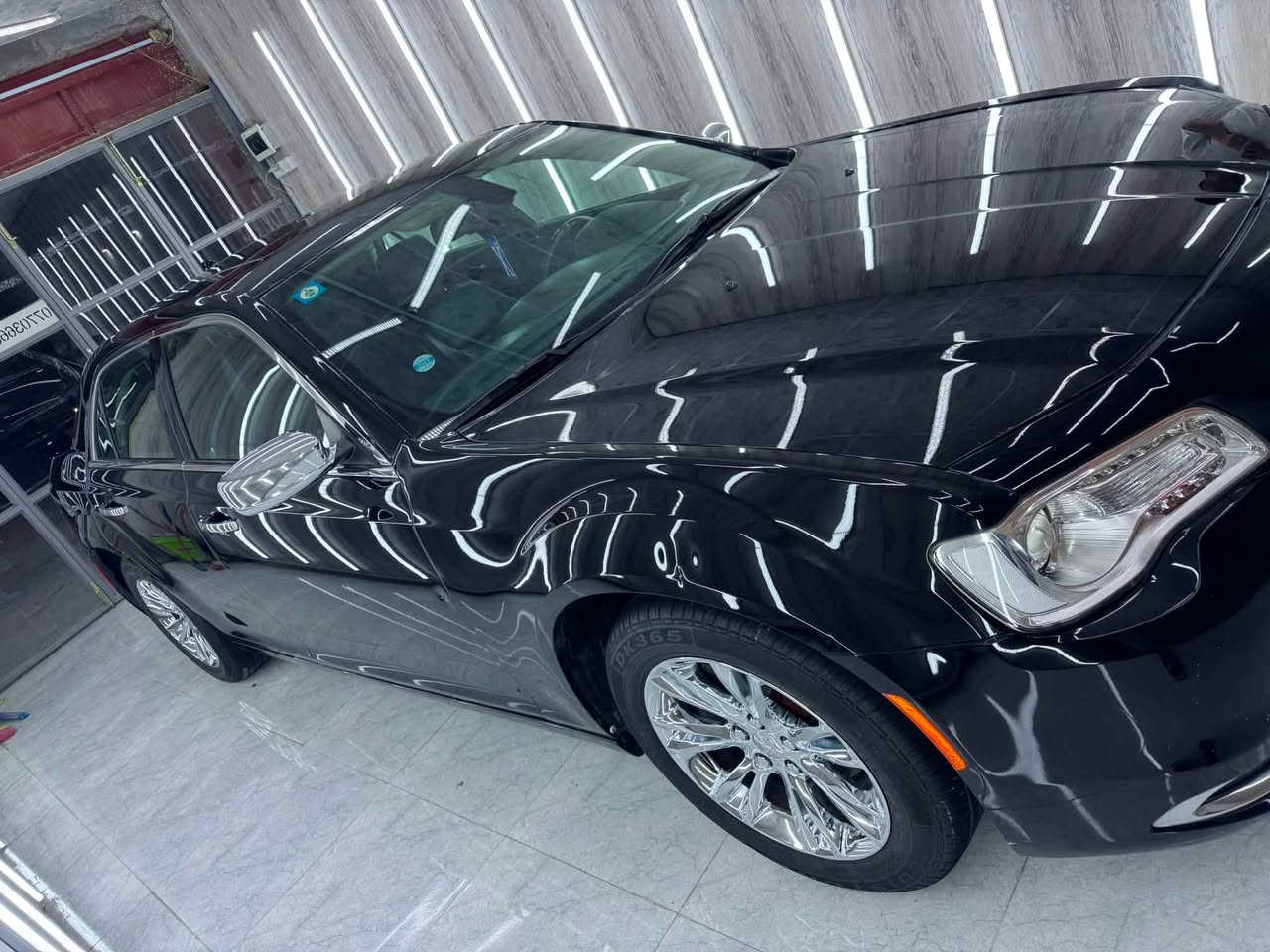 كرايسلر C300 مواصفات فتحه بانوراما برده خلفيه خزن ميموري كشن جلد تدفئه تبريد  ويل 18مكسيكي حداديه جديده سياره جاهزه بجم كبس  تبريد ثلج  موديل 2018 مرمز 2023 رقم بصره ب اسمي العنوان البصره ***********
