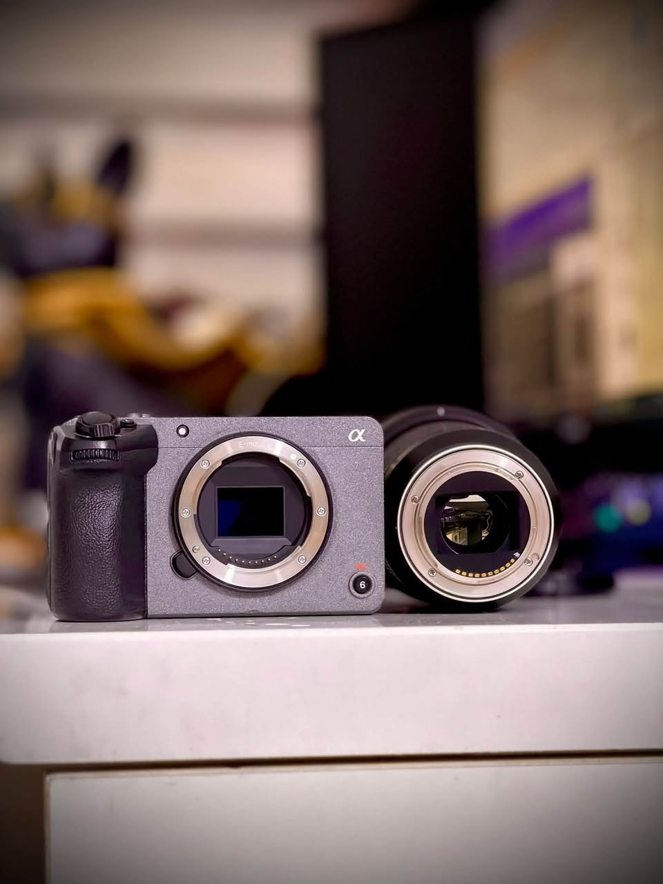 للبيع Sony FX30 + Tamron 17-70mm f/2.8
الكامرة والعدسة بحالة ممتازة ونظيفة، ومحافظ عليهن.

المحتويات:
• Sony FX30
• Tamron 17-70mm f/2.8 — استخدام 3 أشهر فقط
• بطارية
• كارتونة العدسة

💰 السعر: 2,600,000 دينار قابل للتفاوض بالمعقول

البيع الكامرة والعدسة سوه.

📍 المكان: بغداد

📞 للتواصل:
***********
