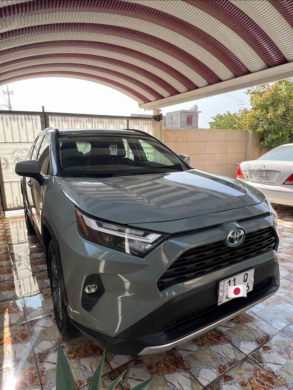 السلام عليكم
للبيع تويوتا RAV هايبرد 2022

🔹 الفئة: XLE Premium
🔹 المحرك: 4 سلندر 2.5 لتر هايبرد
🔹 النظام: هايبرد بنزين + كهرباء
🔹 الدفع: رباعي AWD
🔹 القير: أوتوماتيك إلكتروني هايبرد
🔹 القوة: 219 حصان
🔹 المقاعد: 5 ركاب
🔹 الداخلية: جلد صناعي فاخر
🔹 مقعد السائق: كهربائي 8 وضعيات
🔹 فتحة سقف كهربائية
🔹 باب خلفي كهربائي
🔹 مكيف أوتوماتيك ثنائي المناطق مع فتحات خلفية
🔹 شاشة متعددة الوسائط مع دعم نضام كار بلاي واندرويد اوتو 
🔹 كاميرا خلفية
🔹 مثبت سرعة متكيف
🔹رادارات امامي وخلفي +نقطة عمياء
🔹 تحديد مسار 
🔹 مصابيح أمامية LED
🔹 جنوط ألمنيوم قياس 18 انج
🔹 نظام قيادة اقتصادي وسبورت وتريل
🔹هاند بريك بصمه اوتو هولد 
🔹شاحن لاسلكي 
🔹

📌الممشى 78 الف وارد امريكي حادث تبديل بنيد وجاملغ يمين صور الحادث تفضل على الخاص مع السونار

💵السعر 210 وبيها مجاال 

📍الموقع / الانبار -قضاء الكرمة 

☎️رقم تلفون /‭***********‬
