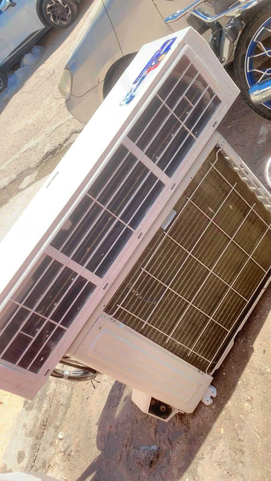 السلام عليكم اخوان سبلت للبيع نوع جبسون الامريكي الاصلي الداخلية النفخ الجبيرة ثنين طن السبلت بعده جديد مستعمل قليل نظافة 95/100 كامل مكمل غاز مفول وعل فحص ماطور T3 بلادي تبريده ثلج ☃️❄️🧊 تدقئه نار 🔥❤️‍🔥🐦‍🔥 السبلت راديتراته بعدهن صفر السبلت مغسول وجاهز بس شد السبلت كلشي يشتغل بي حساسات موزعات السبلت مع كامل ملحقاته بواري جديد بل كارتون وايرات ريمونت السبلت بلادي مكفول من فتحت البرغي 
السبلت تاخذه من باب بيتي وبي ضمان 
الجبسون معروف بتبريده وتدفعه القوي 
السعر  :  400 وبي مجال كلش بسيط 
للاتصال :  ***********
الموقع : بغداد شارع فلسطين
