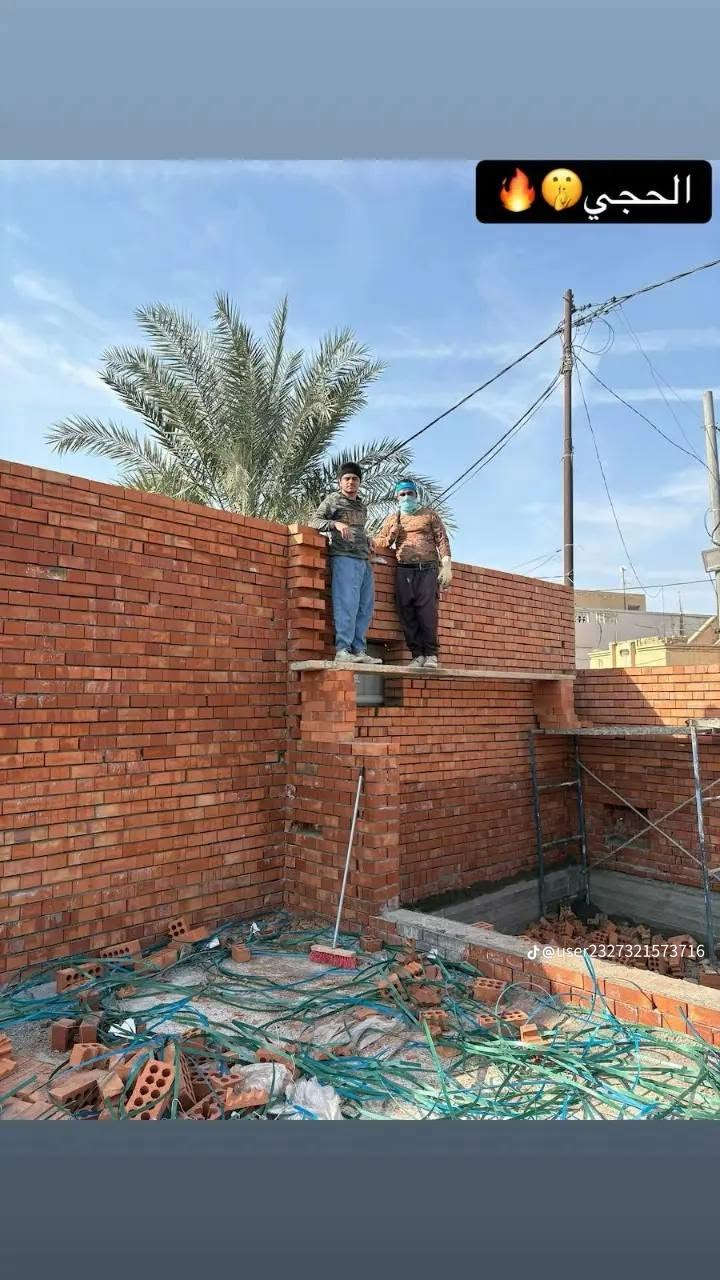 خلفه بناء طابوك بلوك فرمستون تطبيك ارضيات وعكاده ترميم تصعيد مواد شغل درجة اولى ***********

نص مكتوب في الصور:
- 🔥😮 الحجي @user2327321573716
- @user2327321573716