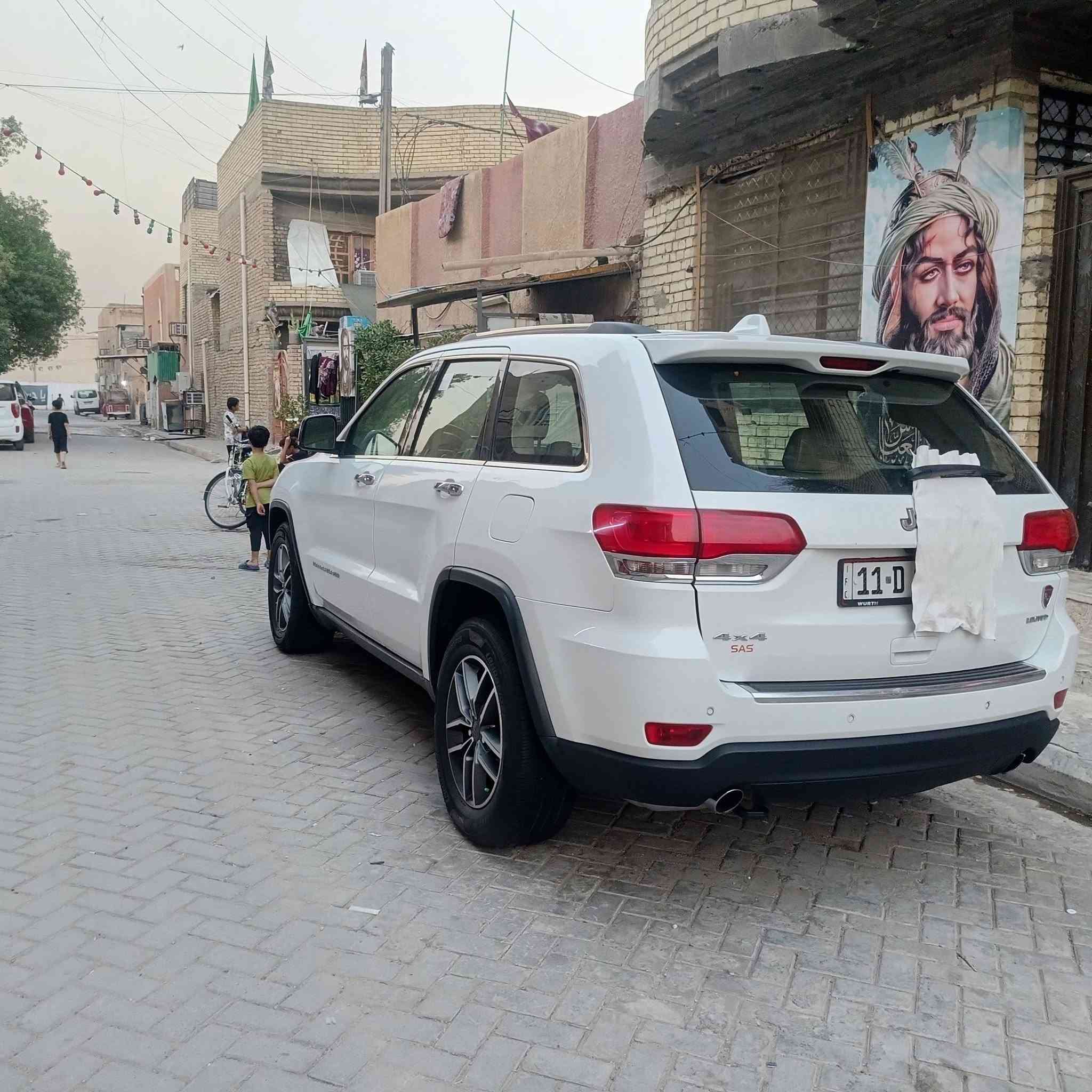السلام عليكم جيب لاريدو مديل 14 فول سياره واحد على واحد بيه بارد البلباب الوره الصدر باب السايق شويه صبغ بي البنيد بيه كم رصعه مال حالوب سياره بسمي تحويل ثاني يوم السعر 185 وبيها مجال *********** بغداد
