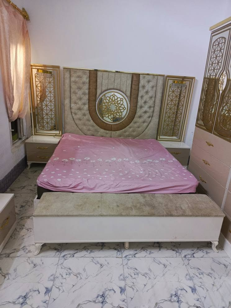 غرفه نوم تركي  ملكي كنتور 6 بوب مع ملحق 10 قطع كل عيب مابيها كلش نضيفه السعر 650 شراي خابر *********** كركوك, العراق

