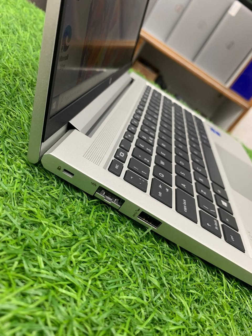 🔥 لابتوب HP ProBook 440 G8 🔥

💻 أداء عملي وأناقة تناسب كل استخدام!

🔹 المعالج: Core i5 الجيل الحادي عشر – i5-1135G7
🔹 الرام: 8GB DDR4 قابل للزيادة
🔹 التخزين: 256GB SSD NVMe قابل للزيادة
🔹 الشاشة: 14 إنش
🔹 كرت الشاشة: Intel Iris Xe Graphics
🔹 النظافة: 100%
🔹 يأتي بكارتون

🎁 الهدايا:
✔️ حقيبة لابتوب
✔️ ماوس
✔️ Mouse Pad
✔️ الشاحن الأصلي
✔️ تغليف احترافي داخل كارتون

🎯 مناسب جداً للطلاب، الدوام المكتبي، البرمجة، الدراسة، المحاسبة والاستخدام اليومي.

🚚 التوصيل متوفر إلى جميع المحافظات

🛡️ فحص كامل للجهاز قبل الإرسال، وفحص قبل الدفع والاستلام.

375 الف
واتساب ***********
