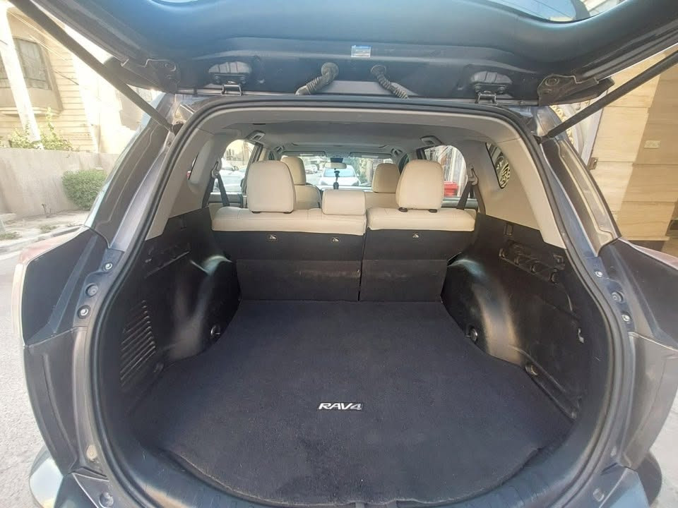 🔥 للبيع | Toyota RAV4 XLE موديل 2018 🔥
فرصة مميزة راف فور XLE بحالة ممتازة، سيارة نظيفة جداً، جاهزة للاستخدام ولا تحتاج أي تبديل أو صيانة.

المواصفات:
✔️ فتحة سقف كهربائية (سلايد)
✔️ تشغيل وبصمة للأبواب
✔️ شاشة مع كاميرا خلفية
✔️ تحكم بالستيرن
✔️ مثبت سرعة
✔️ نظام المحافظة على المسار (Lane Assist)
✔️ نظام Auto Hold
✔️ مانع انزلاق وثبات إلكتروني
✔️ وضعيات قيادة: Sport / Eco / Normal
✔️ مقعد السائق كهربائي
✔️ إشارات بالمرايا
✔️ نظام النقطة العمياء (Blind Spot)
✔️ مصابيح زينون ثلجية
✔️ داخلية جلد نظيفة جداً
✔️ تبريد ممتاز

🚗 السيارة بحالة ممتازة، جاهزة للفحص والمعاينة، ولا تحتاج أي صرف.

صور الحادث والسعر التواصل واتساب 

📞 للاستفسار: ***********

الجاد بالشراء يتواصل، والله يرزق الجميع.
