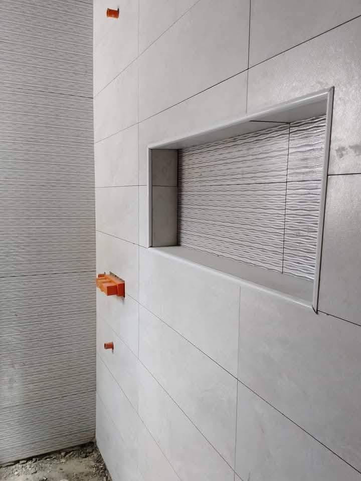 عمل جميع أنواع البلاط درج أرضيه واجه بالخدمه اتصل وتدلل ***********
