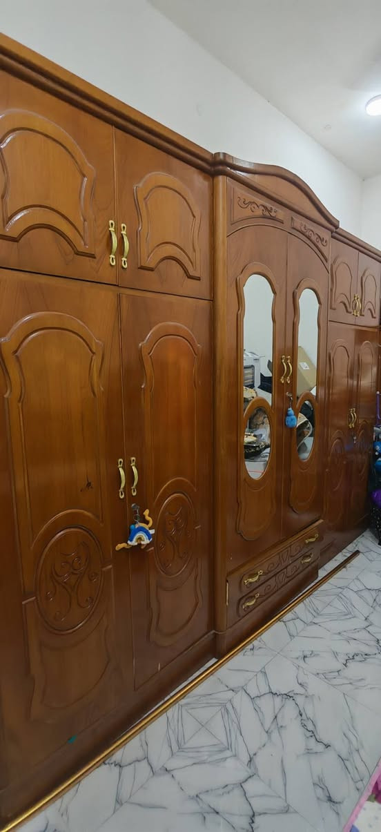 غرفه نوم ٧ قطع
البصره القبله السعر مليونين ونص
***********
