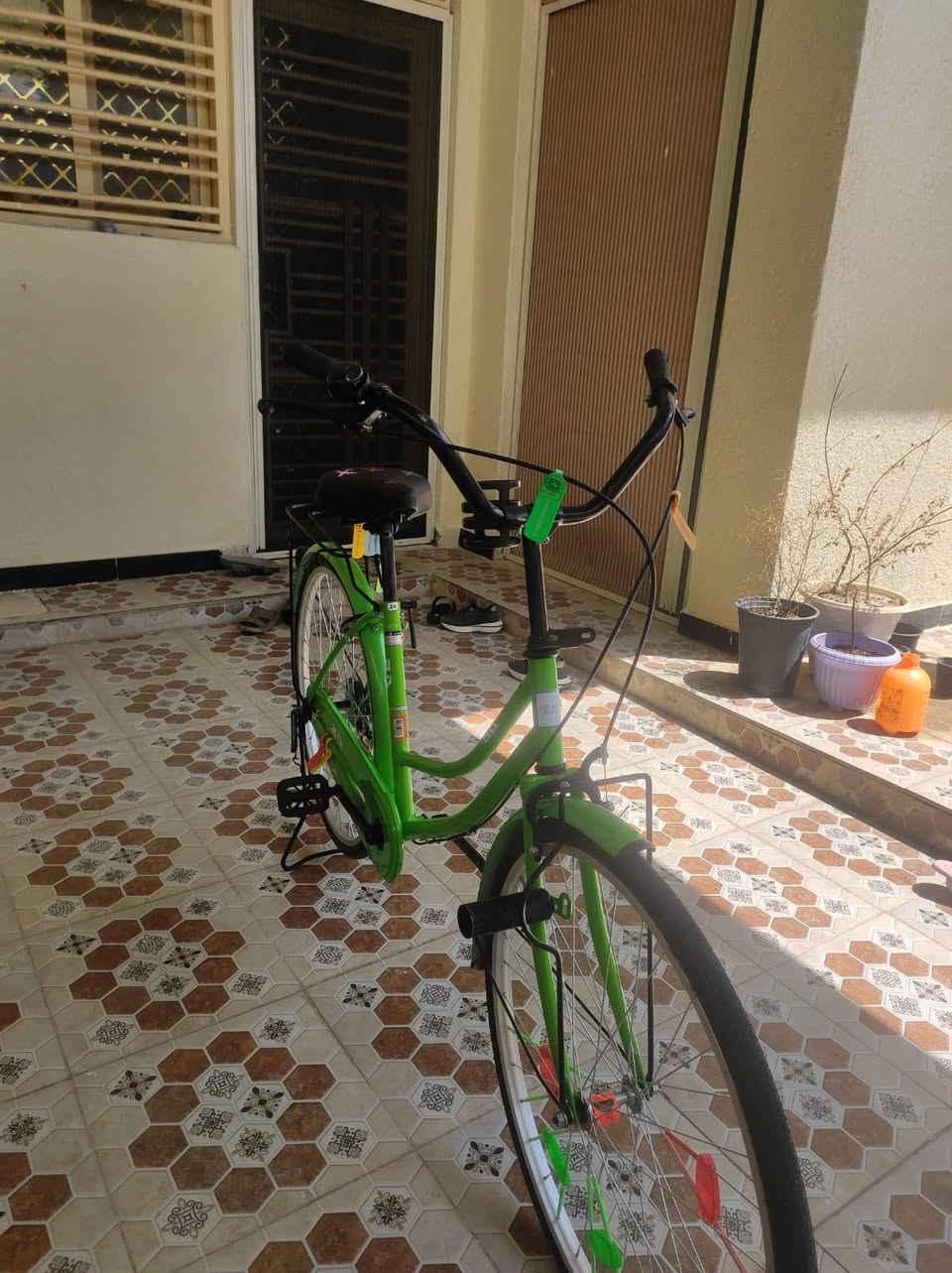 باسكل للبيع بايسكل ياباني بيدي لا يعلا عليه بايسكل جديد لون اخضر وياه هدية كلاص و فسفورات مثل ما واضح يمكم باييكل مشترية 180 الف سعرة 165 وبيه مجال الخاص مامفتوح مستعجل على بيعتة الرقم ***********
