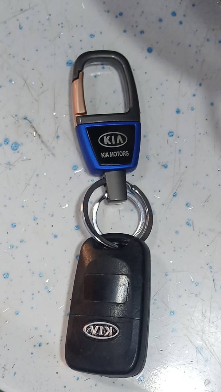 <<  كيابيكانتو >>    KIA شكل جديد نفخ 
ابودمار..موديل سيارة [[ 2013 ]].
-سعر السيارة (( ٧٥ )) ورقة وبي مجال.
- رقم سليمانية بأسمنا شرط التحويل وسيارة بية بطاقة كوبون البنزين.
-أتصال علرقم//
***********
- منشأه السيارة صناعة كورية.
-مكان سيارة كركوك.
- لون السيارة مميز (( سلفر )).
_ المواصفات السيارة خليجي...نشرات كلوب علشمسية...كير أوتوماتيك.. مكينة اربعة سلندر المرغوب مامفتوح علبلاد...تبريدثلج..وتدفئة...داخل سيارة مطعم برونزي علرصاصي وشكري...ويل كروم حجم اطارات14 بلادي...مانع ضباب..جامات كهرباء..مرايات كهرباء...تحكمات طرفين بلستيرن...بلوثوث...اواكس...ستوب لايت...يدات نيكل...مرايات شفط...إشاير بالمرئ...يو بي أس...جنح علصندوق بلادي...وكشن جك...كشنات مغلفة ماذة خام...كاعية مغلف جلد...أسبير جوكر علشركة...دوسات سبورت بلاد...سويج جداحة قفل مركزي سنتر لوك...نظام أيرباكات علبلاد.
-السيارة بية مكانين فقط صبغ وبدون الدواخل وحتى أيرباكات سليمة علبلاد.
- سيارة جاهزة بدون مصروف. كركوك, العراق
