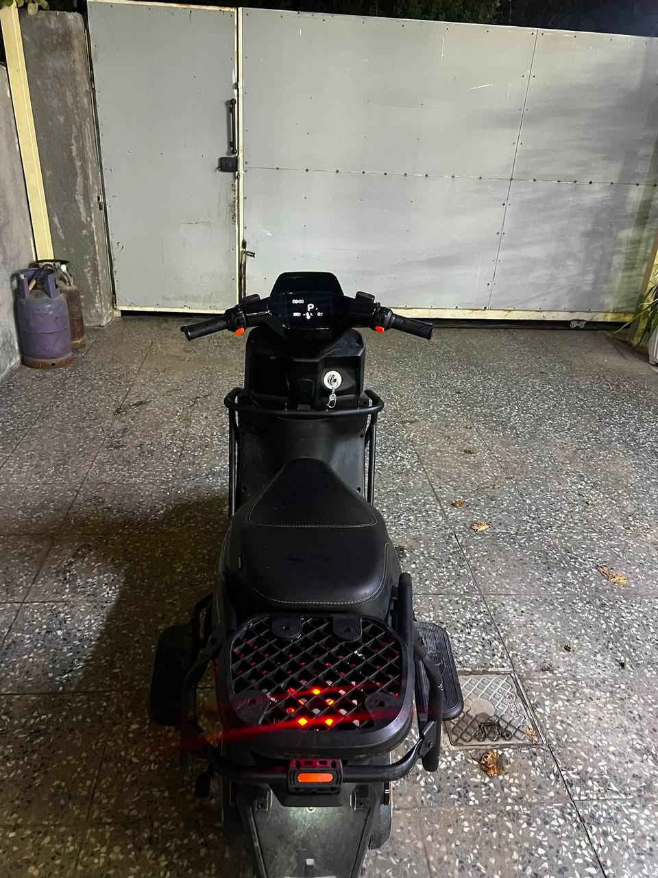 السلام عليكم للبيع دراجة شحن نوع ياديا GT60 الدراجة باب اول اني مشتريهة من الشركة و الوصل عندي دراجة فول مواصفات (درع،نظام R الرجوع للخلف،مثبت سرعة،نظام بارك،بيهة دبل إشارة ) و بيهة ضمان سنتين عل بطارية و سنة عل ملف و الكهربائيات الدراجة ما بيهة غير شخط بل كفر الأمامي و ما مبين الدراجة فول راحة و جنطة مساحة التخزين جبيرة نظام البريك يكون دسك امامي و دسك خلفي صار 3 اشهر من مطلعهة من الشركه و ماشيه 3 الاف يعني زيرو و الوصل موجود رايدهة بـمليون و 100 و بيهة مجال حگ الجية للاستفسار *********** رجائا مو شراي لا تخابر مكاني بغداد
