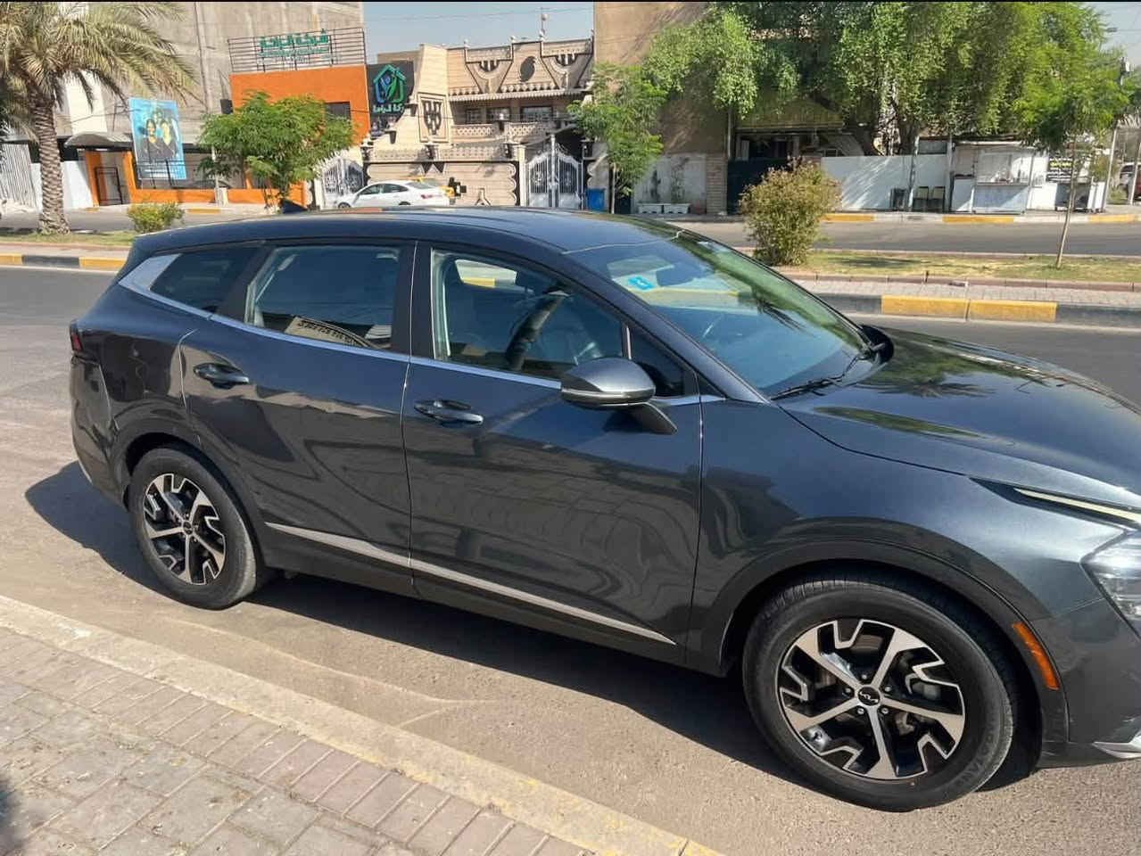السلام عليكم 
كيا سبورتج 2024 
ماشية : 43.000 كيلو 
 وارد امريكي 
 محرك 2500 GDI 
حادثها نص الجاملغ الخلفي 
وصور الحادث بالمنشور 
ايرباك بردة فقط 

 رقم بغداد  

لدات
ترحيب 
شاشه متصله منحنيه   
حساس
مانع اصطدام امامي خلفي
تحديد مسار 
 كار بلي 
رادارات 360 
كامرا خلفيه
 3 وضعيات قيادة
لايت زينون  
شحن واير لس
هاندبريك بصمه
كشنات جلد اسود و كهرباء وتدفئه  
تنبيهات عند فتح البيبان

مكاني حارثيه او شارع فلسطين 

السعر 188 مجال بسيط 

***********
