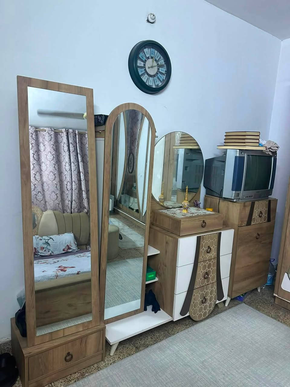 غرفه نوم تركيه مستعمله بعده جديده البيع مكان بغداد المشتل ***********
السعر ٥٥٠
