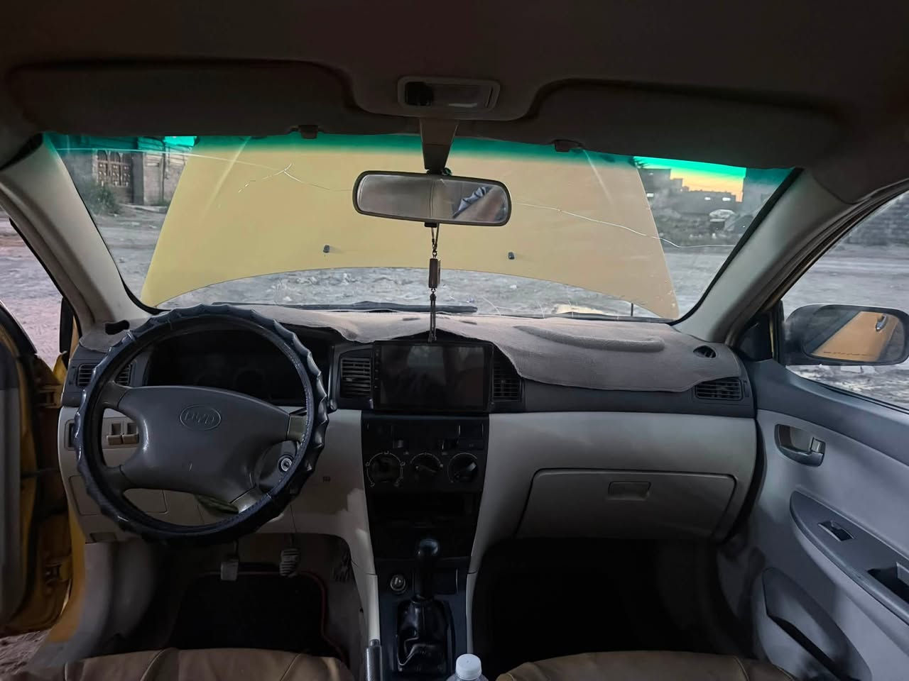 السلام عليكم بي واي دي f3  مديل ٢٠١٠ محرك ١٦٠٠ لانسار كير عادي سياره بيه خياسات ب الدوسات وبيه البنيد فقط وبيه مشط الستيران ينضاح من بوري صدر جديد قبل شهرين بدلت كله بسمي سنوي الى ٢٠٢٨ عرضه ب 34 وبيه مجال *********** بيه وتساب
